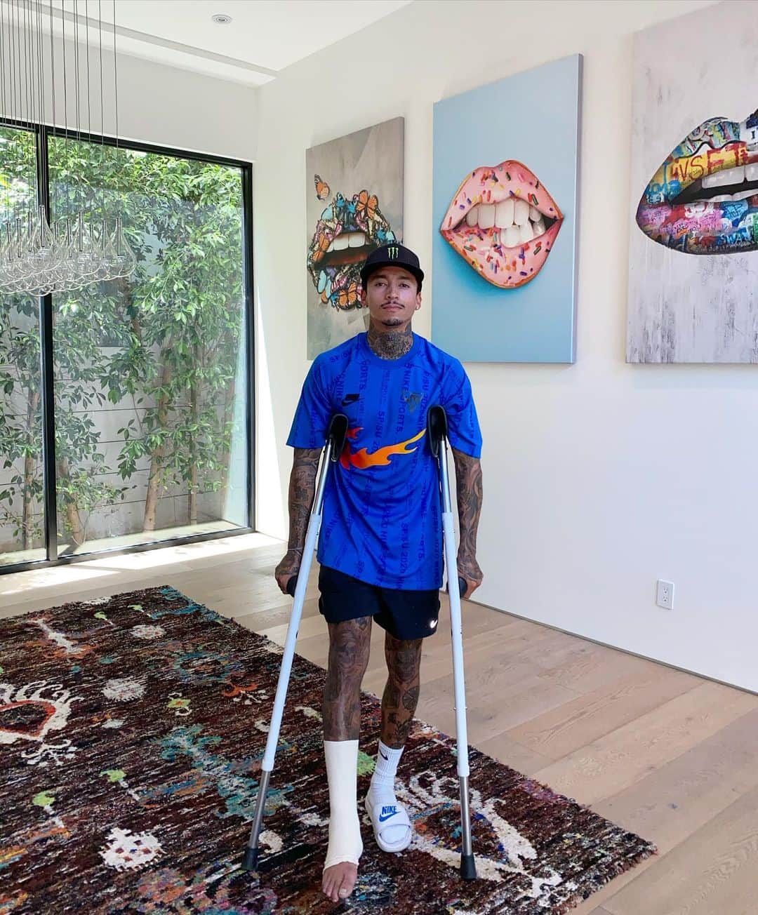 ナイジャ・ヒューストンのインスタグラム：「Man down😞」