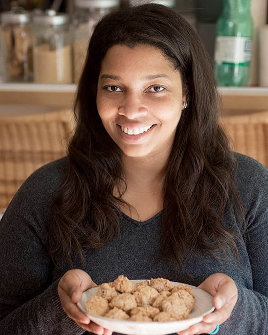 Grace Bonneyのインスタグラム：「Today @kristinagillfood did something very brave and important. She spoke up and shared a personal story about her working experience at @clarksonpotter that was incredibly difficult.  I hope you’ll listen to her experience. I hope you’ll share it and stand up with her. I also hope you’ll want to know more about her and her work.  Some of you may know that Kristina was the creator of the Food & Drink column at Design*Sponge, which she ran for almost 15 years. Under her leadership the column went from a casual recipe post to a beautiful and meaningful weekly column that celebrated an incredible range of chefs, home cooks and stories from around the world. All of that was because of Kristina. She made people feel safe and heard and welcome.  She’s also an IACP award-winning photographer and the co-author (and photographer) of Tasting Rome. She has produced images for National Geographic Traveler, Need Supply's Human Being Journal, VSCO, Atlas Quarterly, Australia Gourmet Traveller, Bon Appetit, kinfolk, Airbnb, Lomography, and belle Australia. Kristina supports the United Nations' World Food Programme in its fight against world hunger and knows more about the world of food than anyone else I know. She is funny and kind. She is a fiercely loyal friend. She is one of the hardest workers I know. She loves dogs and all sorts of wild animals that she shares with us from her home in Rome. She is also the queen of finding an internet hotspot anywhere we go.  Her work and her voice are an invaluable part of the home and food community and I hope you’ll join me in reading her story, sharing it, speaking up in support and continuing to support her work online and off. We love you, Kristina. ♥️」