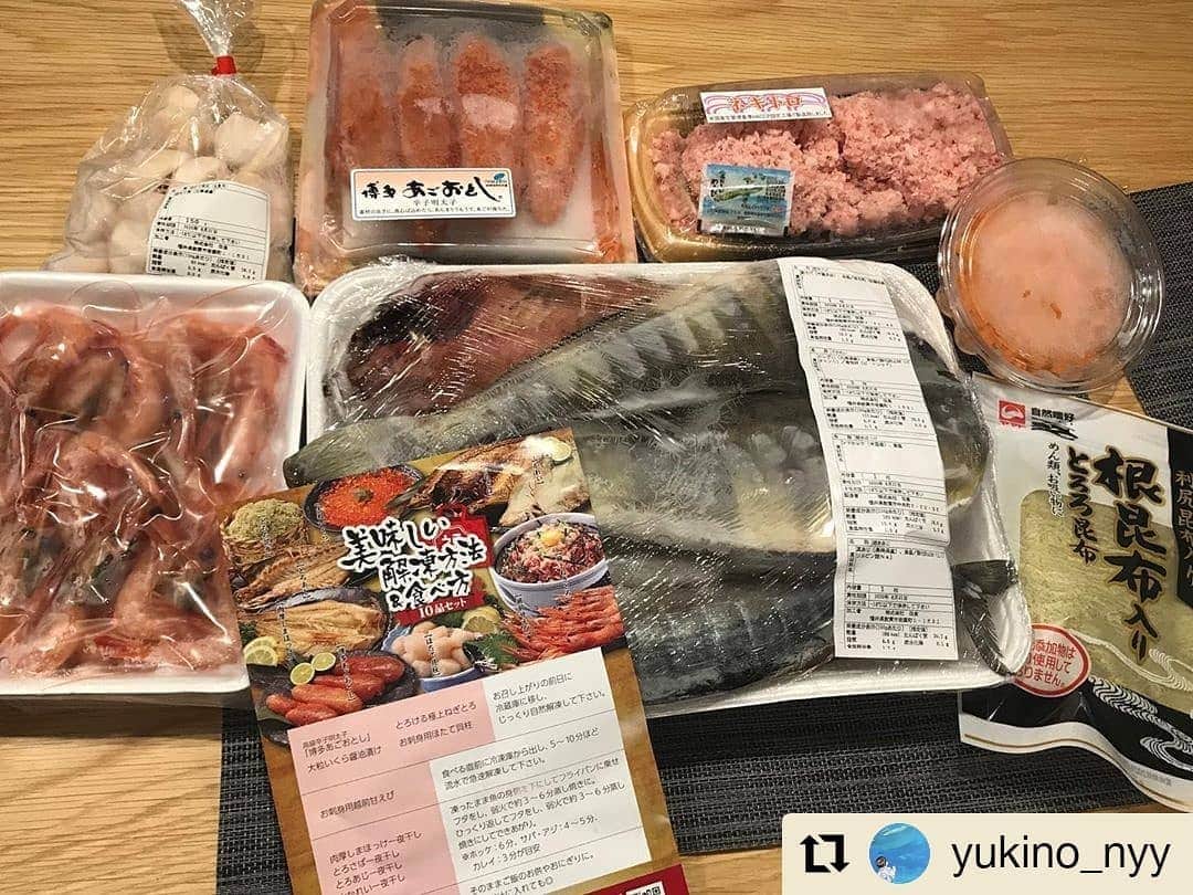 のインスタグラム：「こんにちは🦀🦀🦀 本日の敦賀は雨…;(´•௰•`)☂ 昨日、北陸地方も梅雨入りしたとのことでじとじとしております💦  大雨の地域もあるそうなので、 みなさまお気をつけてお過ごしくださいませ✨  さてさて、本日のお写真は 福袋をご購入頂いたお客様のポストをリポストさせて頂きました🐟  美味しくお召し上がり頂きありがとうございます🦀💕 #Repost @yukino_nyy • • • • • • @kouragumi . 福井県の#甲羅組 さんの#福袋 が届きました🦐. . コロナの#復興福袋 二つ目✨ 今回は、海鮮10点！中身の分かる福袋にしました🦐🐟 . 5000円で、 ＊博多明太子、 ＊いくら、 ＊ネギトロ、 ＊ほたて貝柱、 ＊甘海老、 ＊しまほっけ.とろさば.とろあじ.山かれいの一夜干し、 ＊とろろ昆布 が入ってました😊贅沢❤️❤️. . さっそく甘海老のお刺身をいただきました🦐🦐. 甘くてうまー😍😍. . 明日は、エビ出汁のお味噌汁と、ネギトロ丼にしよー😍😍. . . #復興福袋 #福井県#楽天#グルメ#海鮮#お刺身#お取り寄せグルメ」