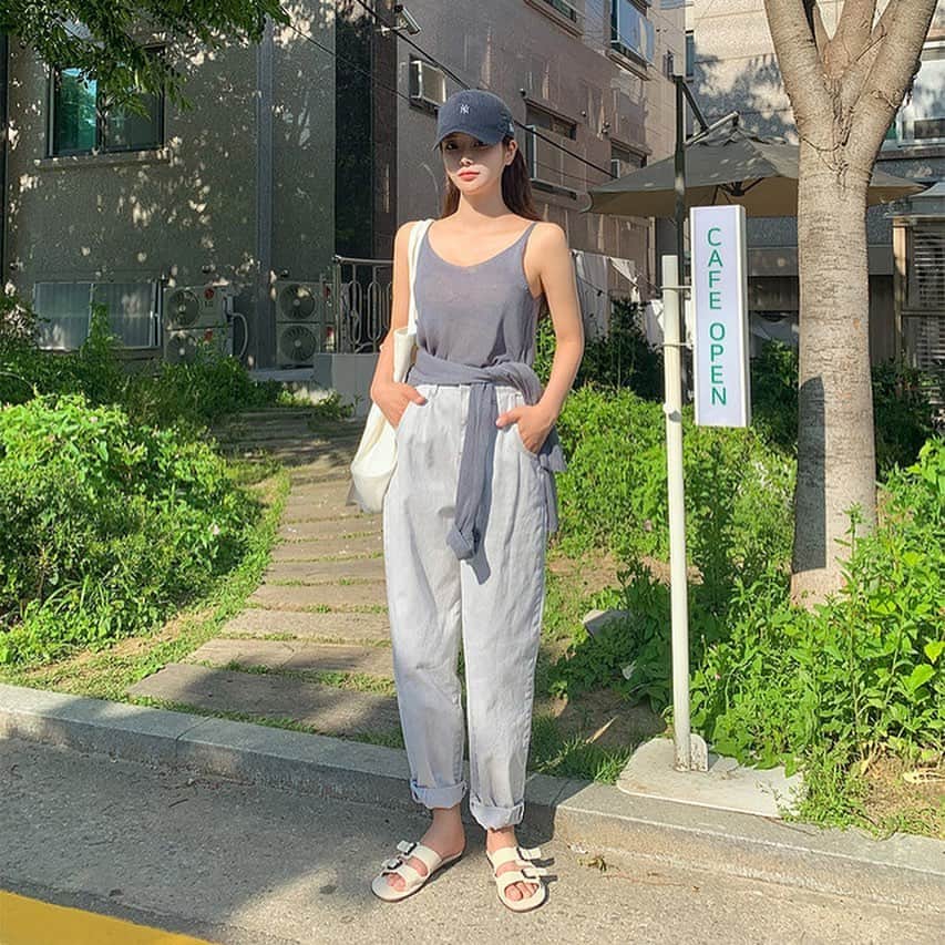 Chuuのインスタグラム：「요 팬츠 핏도 예쁜데,뒷부분 밴딩이여서 허리가 넘 편해유😎✨오늘 업뎃되자마자 반응이 왕좋네요!!」