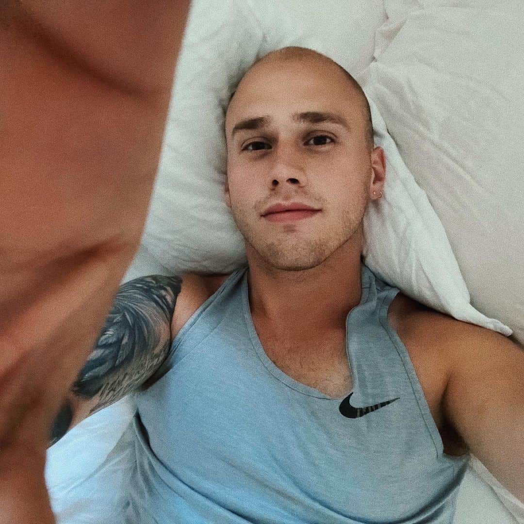 ブランドン・シェイアのインスタグラム：「Just wanted to say.. NEXT SINGLE IS DONE ✅」