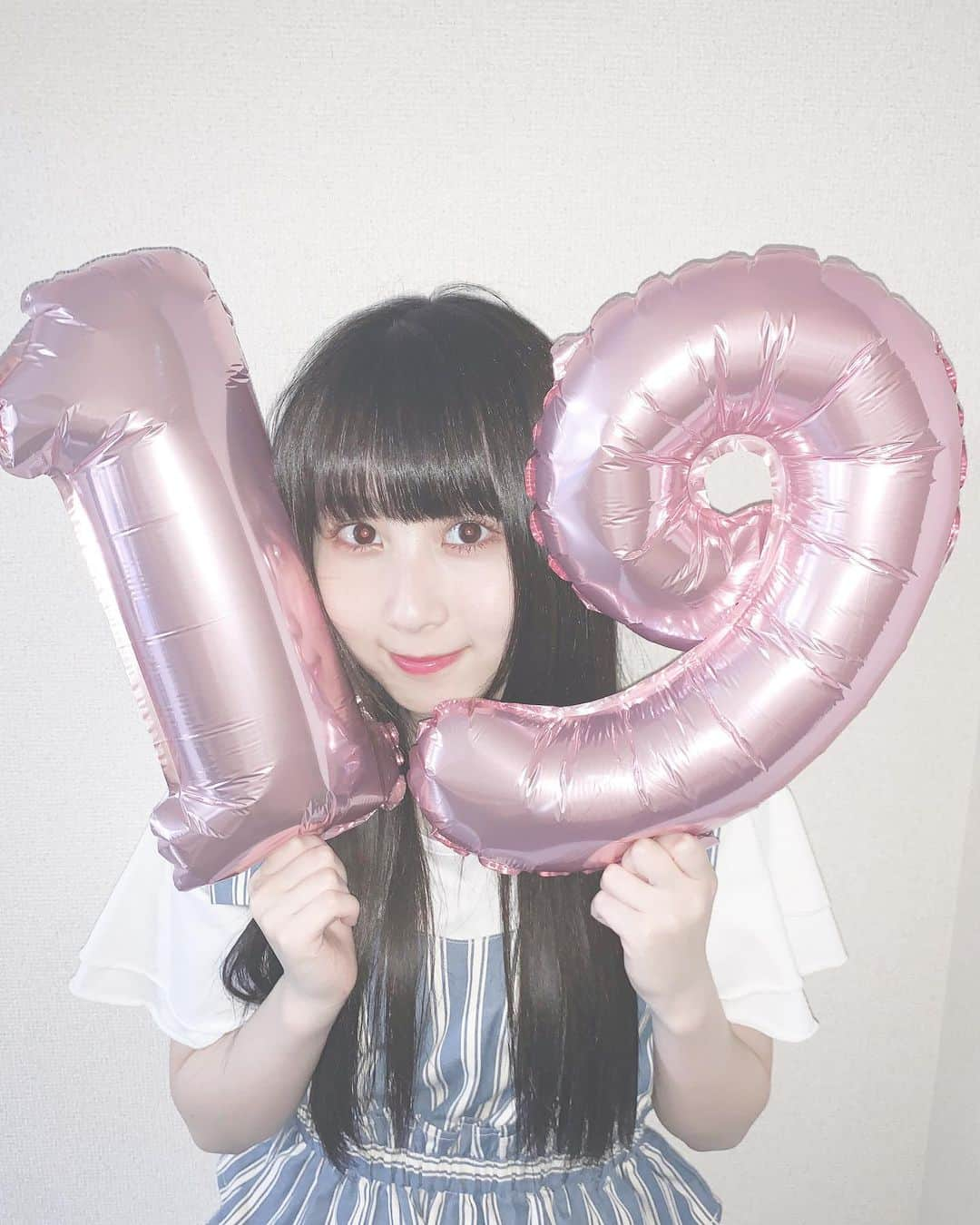 井上瑠夏さんのインスタグラム写真 - (井上瑠夏Instagram)「🍰🧸🎈﻿ ﻿ ﻿ ﻿ 今日 6月12日で﻿ 19歳になりました☻☺︎﻿ ﻿ ﻿ 0時になった瞬間﻿ 沢山の方からのお祝いメッセージで溢れて、﻿ もう嬉しくて嬉しくてたまりません。🥰👼🏻﻿ ﻿ ﻿ ラストティーン 楽しみます🥺💐✨ ﻿ ﻿ 19歳の1年も﻿ よろしくおねがいします❤︎﻿ ﻿ ﻿ ﻿ #井上瑠夏生誕祭2020 #19歳﻿ #誕生日 ﻿ #これからも﻿ #応援﻿ #よろしくおねがいします﻿ #❤︎」6月12日 11時40分 - ruka_inoue48