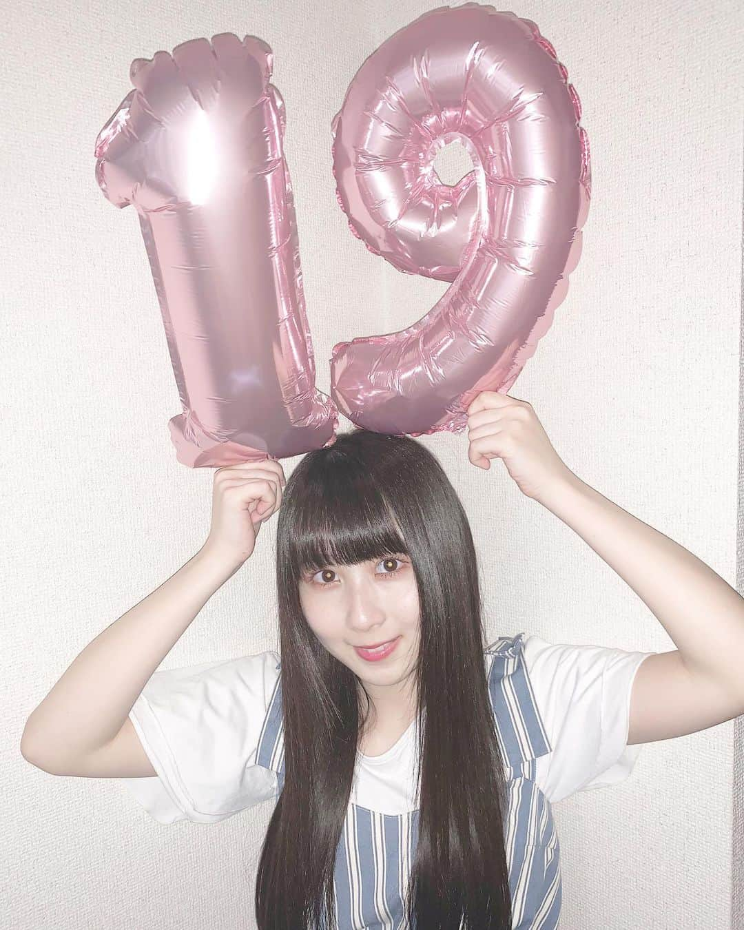 井上瑠夏さんのインスタグラム写真 - (井上瑠夏Instagram)「🍰🧸🎈﻿ ﻿ ﻿ ﻿ 今日 6月12日で﻿ 19歳になりました☻☺︎﻿ ﻿ ﻿ 0時になった瞬間﻿ 沢山の方からのお祝いメッセージで溢れて、﻿ もう嬉しくて嬉しくてたまりません。🥰👼🏻﻿ ﻿ ﻿ ラストティーン 楽しみます🥺💐✨ ﻿ ﻿ 19歳の1年も﻿ よろしくおねがいします❤︎﻿ ﻿ ﻿ ﻿ #井上瑠夏生誕祭2020 #19歳﻿ #誕生日 ﻿ #これからも﻿ #応援﻿ #よろしくおねがいします﻿ #❤︎」6月12日 11時40分 - ruka_inoue48