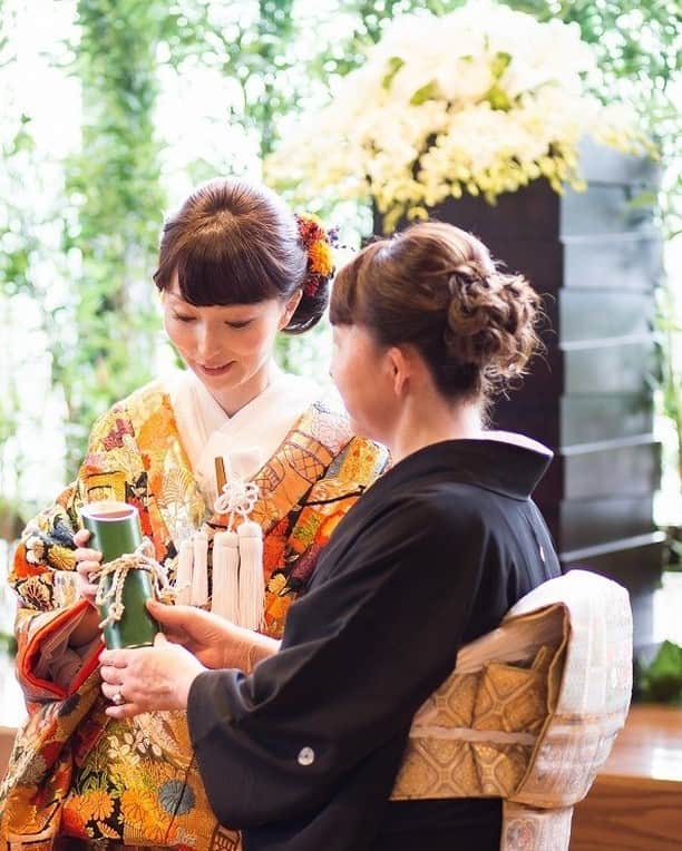 KIYOMIZU京都東山 公式さんのインスタグラム写真 - (KIYOMIZU京都東山 公式Instagram)「@kiyomizu_kyoto_higashiyama をフォローして、 『#kiyomizu京都東山』 『#kiyomizu花嫁』 『#スタイルズ花嫁』 をつけて投稿してくださいね＊ . 和婚にふさわしい伝統儀式を取り入れた KIYOMIZU京都東山ならではの演出を*  ご家族との共同作業はより一層絆が深まります。 . ---------------------- . ▼ブライダルフェアの予約は インスタのTOPからcheck⚐ ＞＞＞ @kiyomizu_kyoto_higashiyama . #スタイルズ花嫁 #dress #kyoto #kiyomizu #wedding #weddingdress #ウェディングドレス #ウェディングレポ #チャペル #ブライダルフェア #プレ花嫁 #卒花 #披露宴 #結婚式 #結婚式場 #結婚式準備 #京都 #京都花嫁 #関西花嫁 #Dressy花嫁 #maricuru #maricuru卒花アンバサダー #ブライダルハウスTUTU #ブライダルハウスチュチュ #水合わせの儀 #和婚 #和婚演出」6月12日 17時12分 - kiyomizu_kyoto_higashiyama
