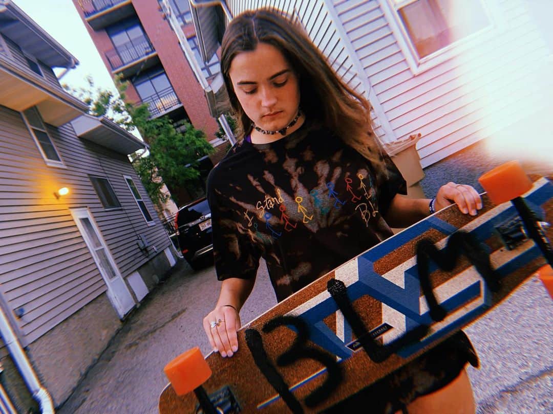 Phoebe Edwardsのインスタグラム：「Shirt and necklace courtesy of @dividedline_studios All proceeds are donated to My Block My Hood My City Small Business Relief Fund.」