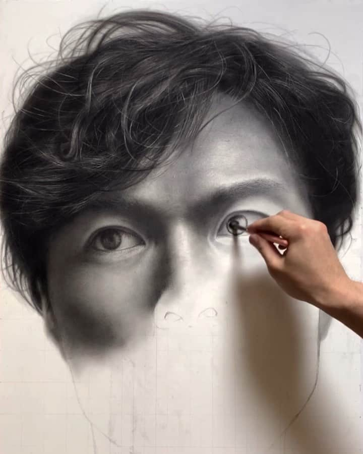 池田努のインスタグラム：「Drawing process  #drawing #art #arte #artsy #artlife #artwork #artist #gallery #painting #pencildrawing #pencil_sketch #hyperrealism #hiperrealism #pencilart #pencilartwork #graphitedrawing #肖像画 #絵画 #鉛筆画」