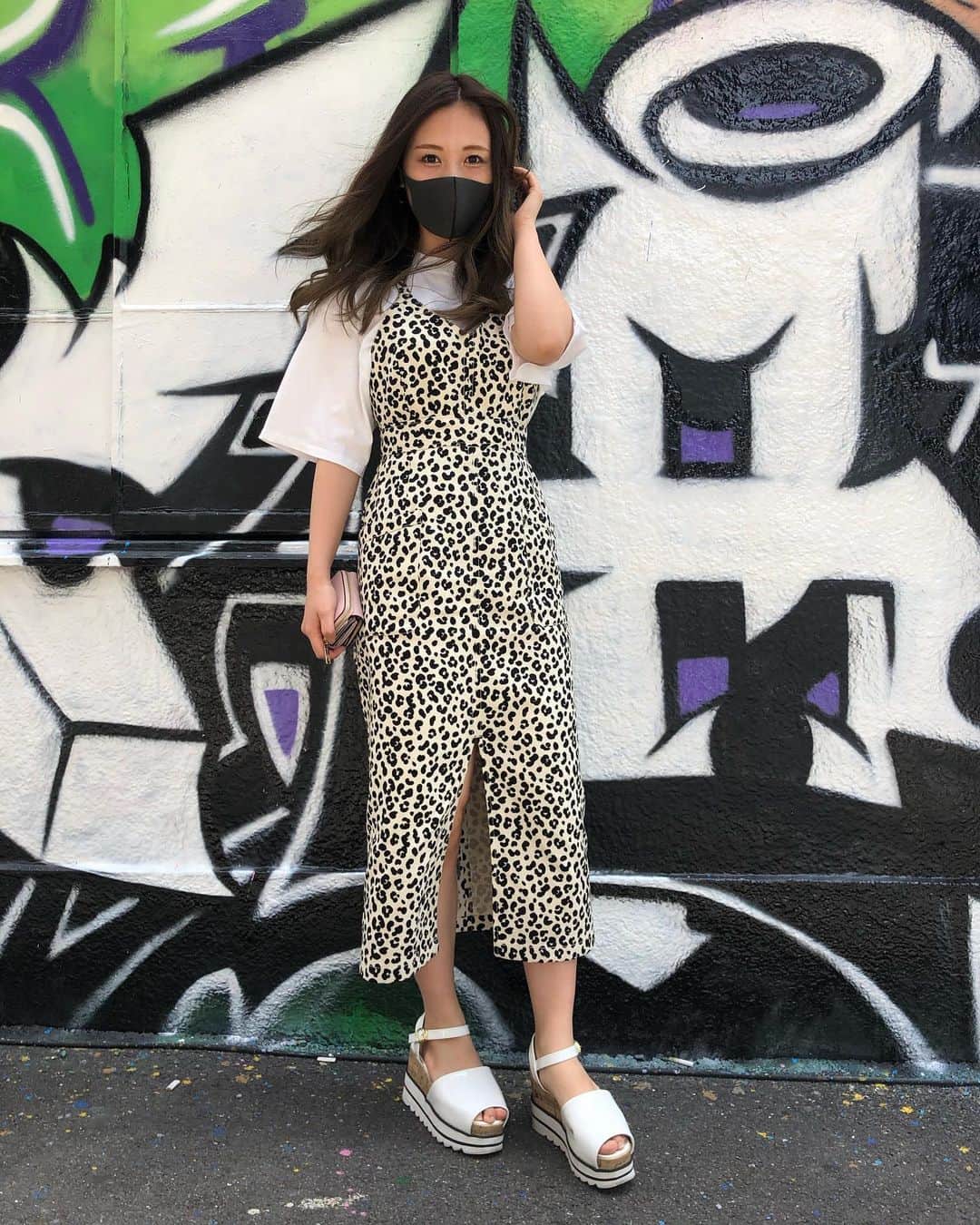 西村季里子のインスタグラム：「・ 今週もおつかれさま🥂 今日は何着て出かけようかな〜 って朝から考えるだけで毎日楽しい😊 梅雨に入ったのはげんなりだけど、 季節を感じられてるだけでも幸せ☂️ 夏はもっと楽しくなりますように〜💙 #sly#ootd#fashion#skirt#onepiece  #梅雨#梅雨入り#☔️#外に出られるだけで嬉しい #今週もお疲れ様でした#休日#休日コーデ #follow#followｍe#きなんちゃんねる」