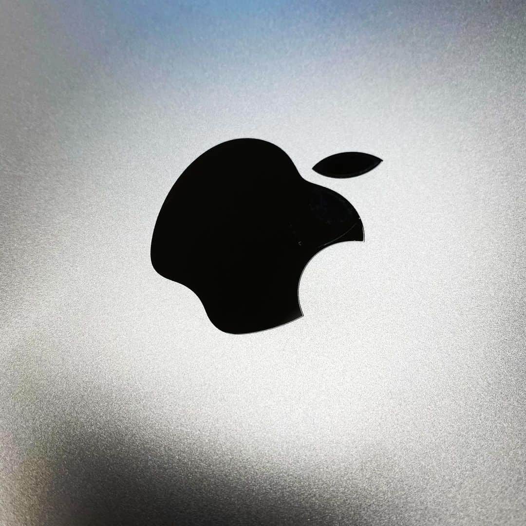 中村優のインスタグラム：「🍎🍎🍎 . . . #macbookpro」