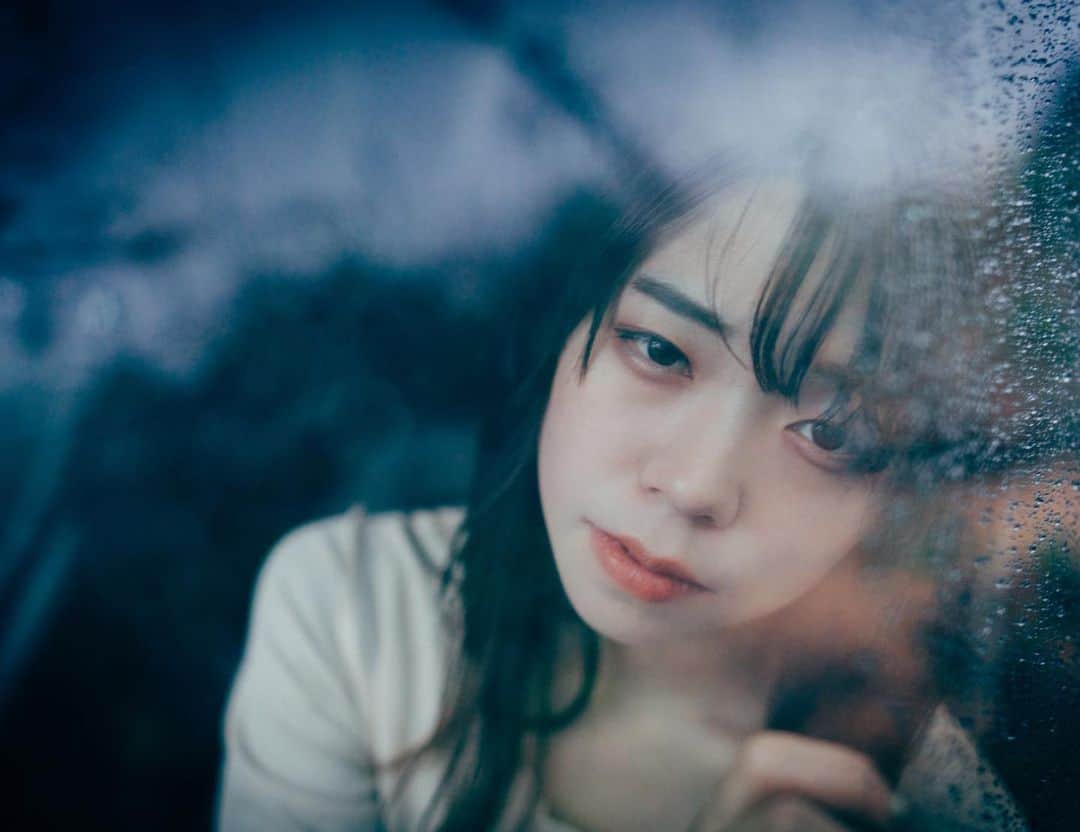 haraoのインスタグラム：「雨しとしとと - - - #indies_gram #GPW_members_only  #as_archive #hueart_life #ig_phos #indy_photolife #screen_archive #Rox_Captures #jp_mood #team_jp_ #IGersJP #RECO_ig #Lovers_Nippon_Portrait #art_of_japan_ #japan_daytime_view #daily_photo_jpn #bestjapanpics #tokyocameraclub #film_com #jp_portrait部 #filmfeed #analogphotography #スクリーンに恋して #被写体募集」
