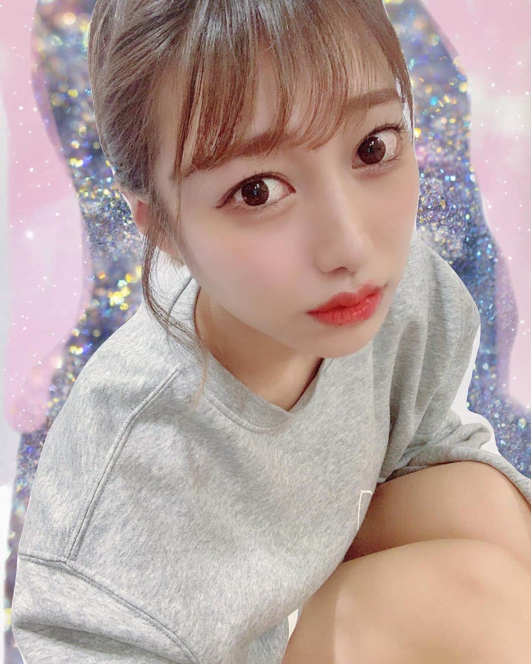 山根かずみのインスタグラム：「🎀 やっぱりまつ毛パーマやりたいしネイルもやっぱりキラキラが好きだし美容院行って本当にしたい髪型にしたいしあごももっと綺麗にしたいしVライン可愛くしたいし鼻先丸いの直したいし頬こけてるの嫌だし唇の形もっと可愛くしたいし顔面左右均一にしたいしadidasとか着てる場合じゃない。🎀 ． ． ． #adidas #セルフィー #ボブヘアー #ポニテ  #キラキラ #girl #kawaii #顔面偏差値 #メイク #涙袋 #韓国好きな人と繋がりたい #韓国好きな人と仲良くなりたい #おすすめのりたい #f４f  #明日花キララになりたい #明日花キララと繋がりたい」