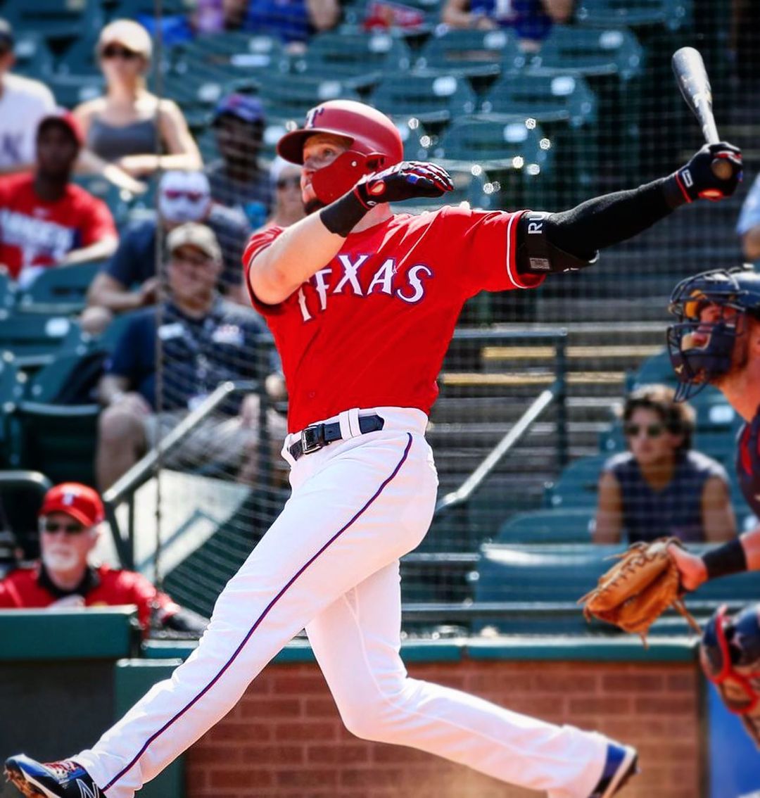 ライアン・ルアさんのインスタグラム写真 - (ライアン・ルアInstagram)「S/O to everyone selected in this years @mlb draft...keep chasing those dreams and enjoy the ride! 🔮🥶💪🏻 #tbt #shoulderlean #texas #red #💣」6月12日 12時33分 - ryan_rua