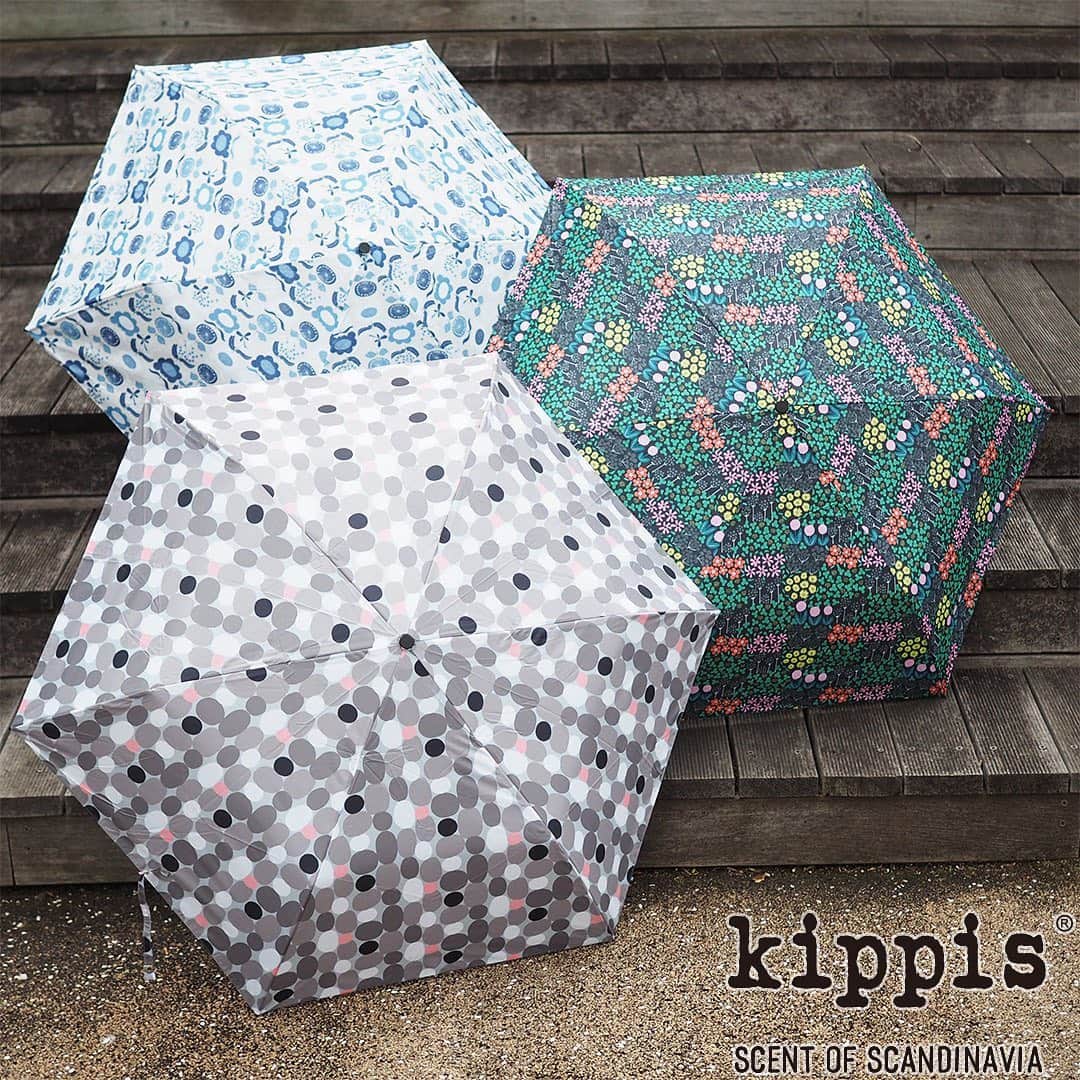ワンズテラスさんのインスタグラム写真 - (ワンズテラスInstagram)「kippisはフィンランド語で乾杯を意味する言葉。 北欧のデザイナーによるテキスタイルデザインが、雨の日のお出かけを明るい気分にしてくれそう！ 紫外線を90%以上カットしてくれる生地を使用しているので、晴れの日も大活躍♪  kippis 折りたたみ傘　各￥2,500＋税  #kippis #キッピス #乾杯 #北欧 #北欧デザイン #北欧雑貨 #北欧好き #梅雨入り #梅雨 #傘 #折りたたみ傘 #折りたたみ #超撥水 #軽い #軽量 #軽量傘 #雨の日コーデ #毎日コーデ #初夏コーデ #夏コーデ #カジュアルコーデ #お散歩コーデ #紫外線対策 #UV対策 #ギフト #雑貨 #onesterrace #ワンズテラス」6月12日 12時41分 - onesterrace