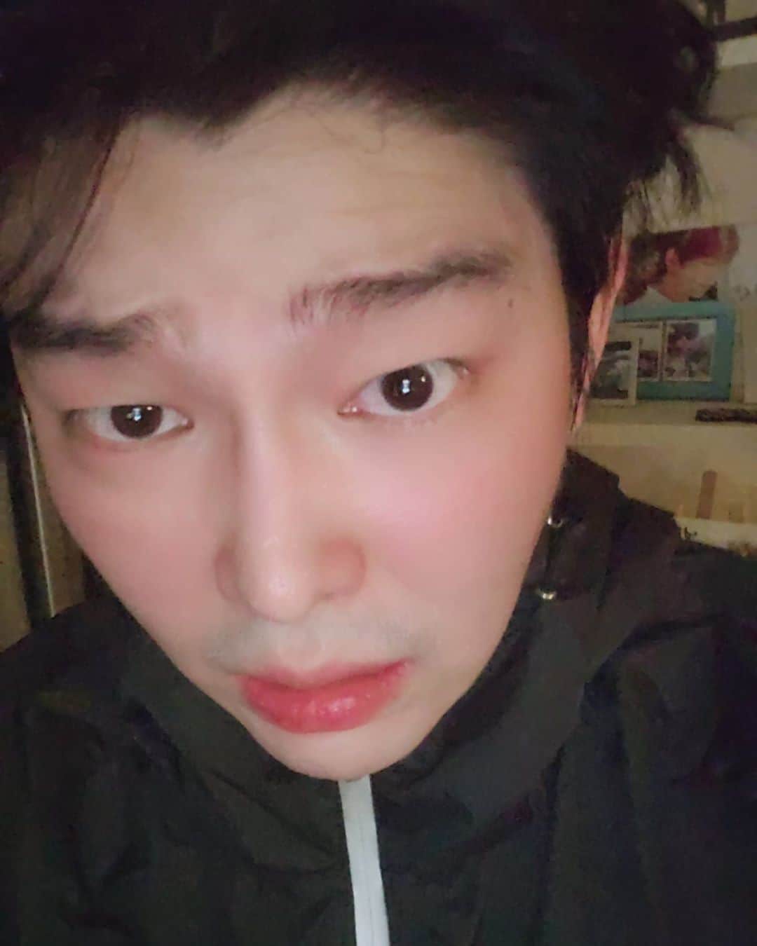 ユン・ギュンサンのインスタグラム：「땀복선물고맙다  #육수빼는중 #이짐승에게술을주지마시오」