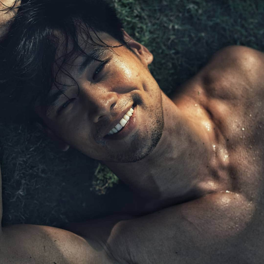 ティムさんのインスタグラム写真 - (ティムInstagram)「➡️ SWIPE for the smile ! 🍃 Post workout session and Portraits by @stran_art @strkevin  What a great way to start the day ! Do you guys workout in the morning ?  #portrait」6月12日 13時42分 - timmaiau