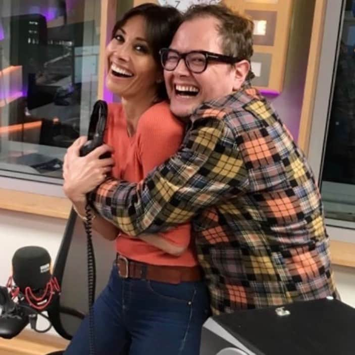 メラニー・サイクスさんのインスタグラム写真 - (メラニー・サイクスInstagram)「Don’t forget strumps , me and Alan @chattyman will on @bbcradio2 tomorrow from 10am-1pm where there will be non of this 🤗  we are both at Wogan house in different studios where we FaceTime throughout the show 😁💫 Don’t be shy and get in touch  Email now for a shoutout on Saturday  shot by our wonderful producer @malprin 🧡 📧 alanandmel@bbc.co.uk  And join #AlanAndMel LIVE from 10am #BBCRadio2」6月12日 14時01分 - msmelaniesykes