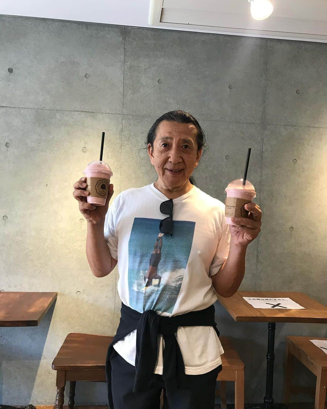 Ken Harakumaのインスタグラム：「蒸し暑い日は絶対スムージー！ 表参道店 @ficoandpomum  @international_yoga_center  @iyc_jinbocho  @illuminate_japan  #スムージー」