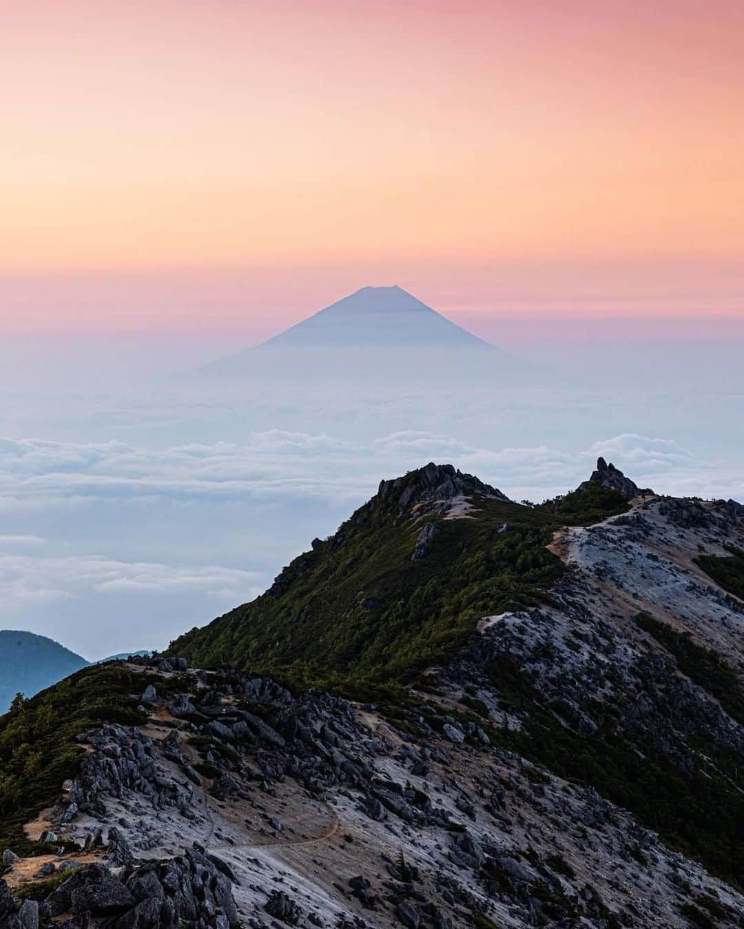 日本の国立公園さんのインスタグラム写真 - (日本の国立公園Instagram)「Photo by @archi_kobayashi⠀ https://www.instagram.com/p/B0nYo4yAn3V/⠀ .⠀ #南アルプス国立公園⠀ #MinamiAlpsNationalPark⠀ .⠀ On our Instagram, we will also share wonderful photos of National Parks of Japan posted on Instagram with the tag #nationalparksjp. We look forward to your participation!⠀ .⠀ #NationalPark #nationalparks #nature #findyourpark #instafollow #japan #landscape #landscape_lovers #ourplanetdaily #landscapephotography #hiking #outdoors #traveling #travel #explore #visitjapanjp #日本 #國家公園 #일본 #국립공원 #国立公園」6月12日 15時00分 - nationalpark_japan