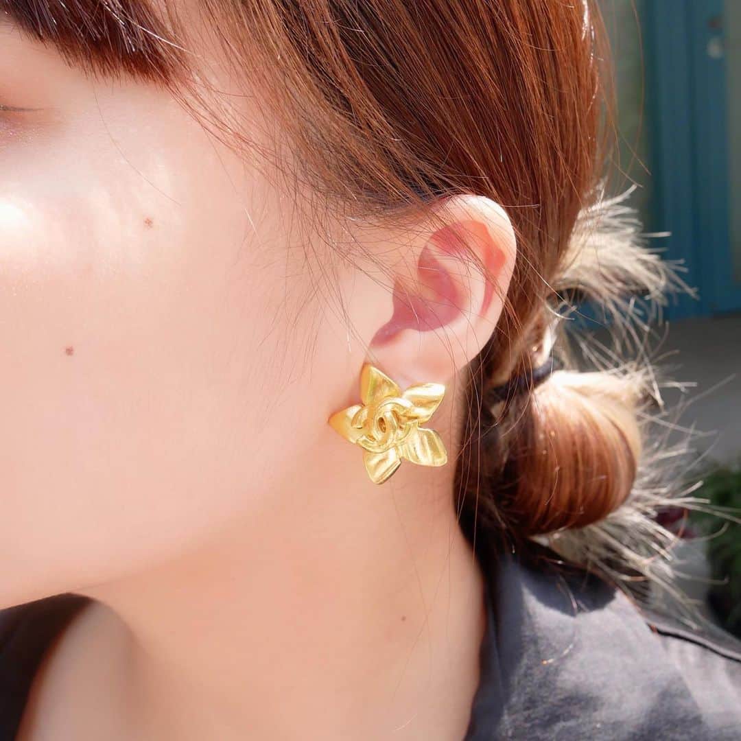 Vintage Brand Boutique AMOREさんのインスタグラム写真 - (Vintage Brand Boutique AMOREInstagram)「Vintage Chanel clip on earrings.」6月12日 14時54分 - amore_tokyo