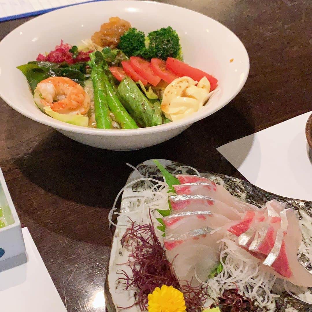 鶴見虹子さんのインスタグラム写真 - (鶴見虹子Instagram)「お刺身と野菜最高だね❤️❤️❤️」6月12日 15時17分 - happy0609life