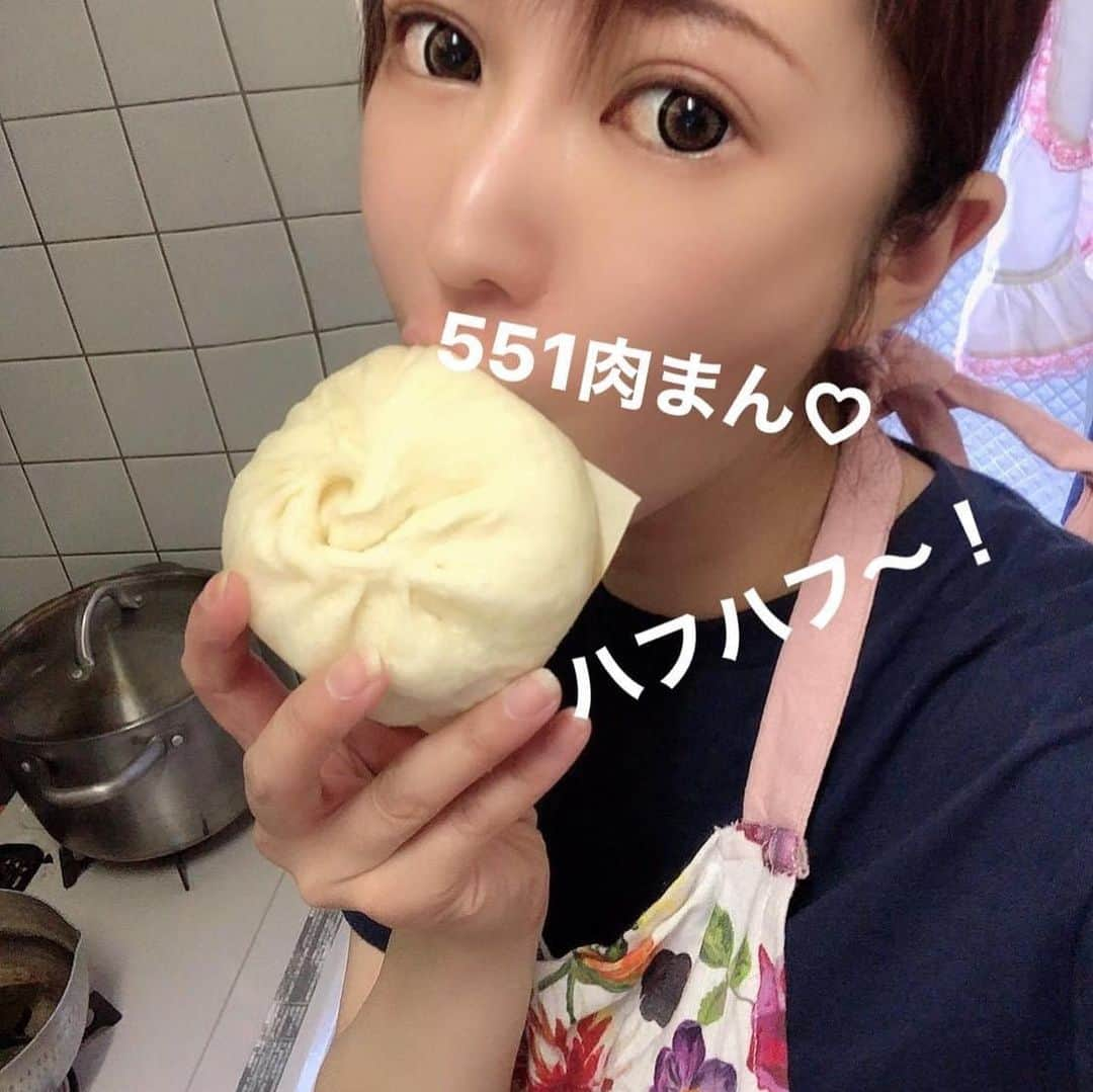 石川蓮美さんのインスタグラム写真 - (石川蓮美Instagram)「北海道に帰ってきて、 とあるお届け物が。。 #551肉まん といえばあやつか。 #大食い選手権か #おかわりください  #冷蔵庫が幸せ #胃袋 はもーっと幸せ #冷麺もついてる  #クラシックビール　と #551は神  #大阪と北海道のコラボ  #本当に嬉しい #肉まんに #タグ付けとくわ #アスパラのお礼にと #ヤダもう大好き❤ #冷麺にりんご 入れる派が入れない派かそこが問題だ。 #大阪では豚まん言うらしい」6月12日 15時11分 - hasumin.n819