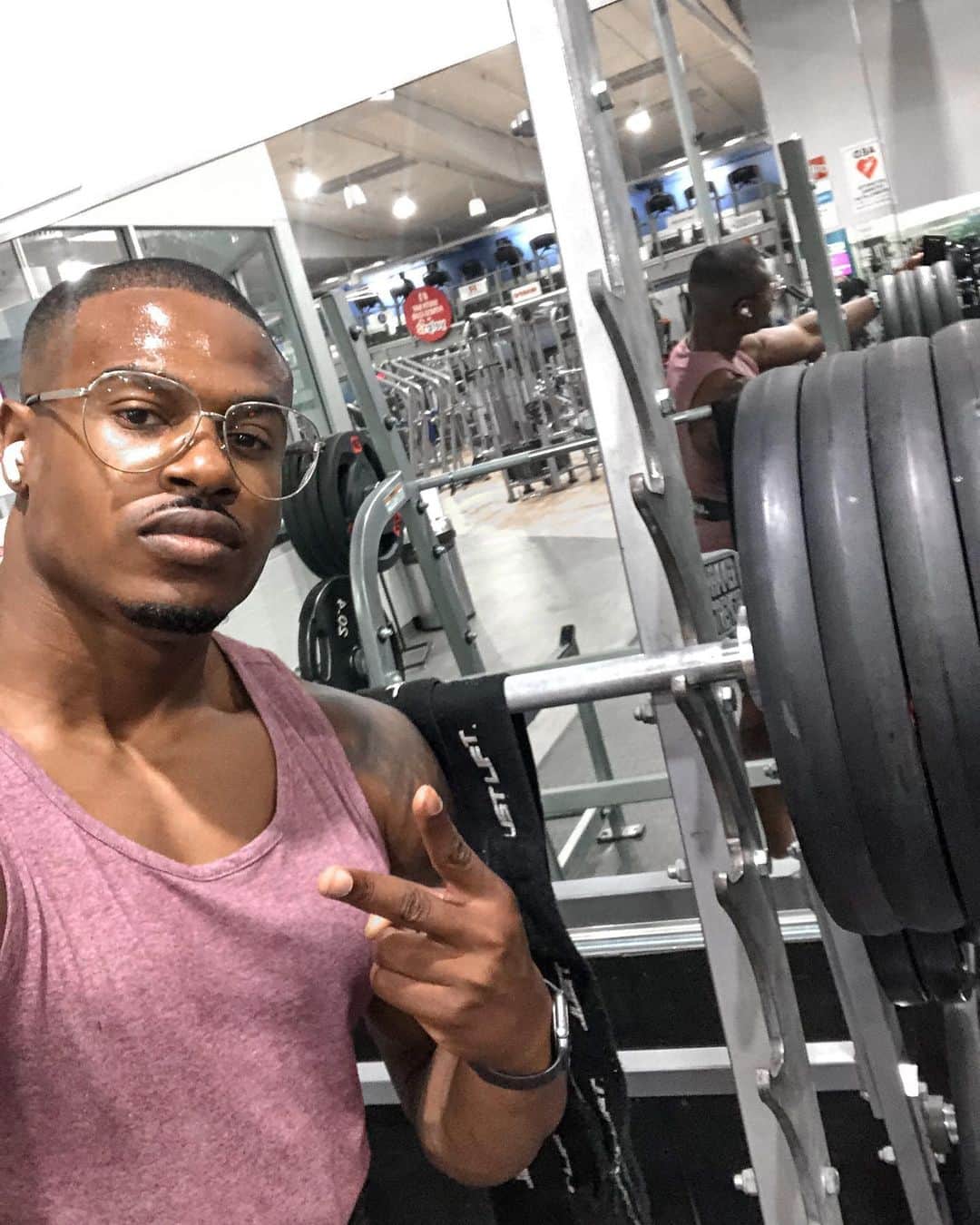 Simeon Pandaさんのインスタグラム写真 - (Simeon PandaInstagram)「Getting late night legs in right now🔥 I was this 🤏🏾 close to asking one of you to join me, but I had to just leave to get it done 🤦🏾‍♂️ Who would have joined me at 11pm for heavy legs? 😅 (I’m in West LA 📍btw)⁣ ⁣ 🔥Download my full training routines at SIMEONPANDA.COM⁣⁣⁣ ⁣⁣⁣ 👉 Be sure to SUBSCRIBE to my YouTube channel: YouTube.com/simeonpanda 👈⁣⁣⁣⁣⁣⁣ Many more 🏠 home workouts all FREE at Youtube.com/simeonpanda ⁣⁣⁣⁣⁣⁣ ⁣⁣⁣ 💊 Follow @innosupps ⚡️ for all the supplements I use 👌⁣⁣⁣ ⁣ #simeonpanda」6月12日 15時30分 - simeonpanda