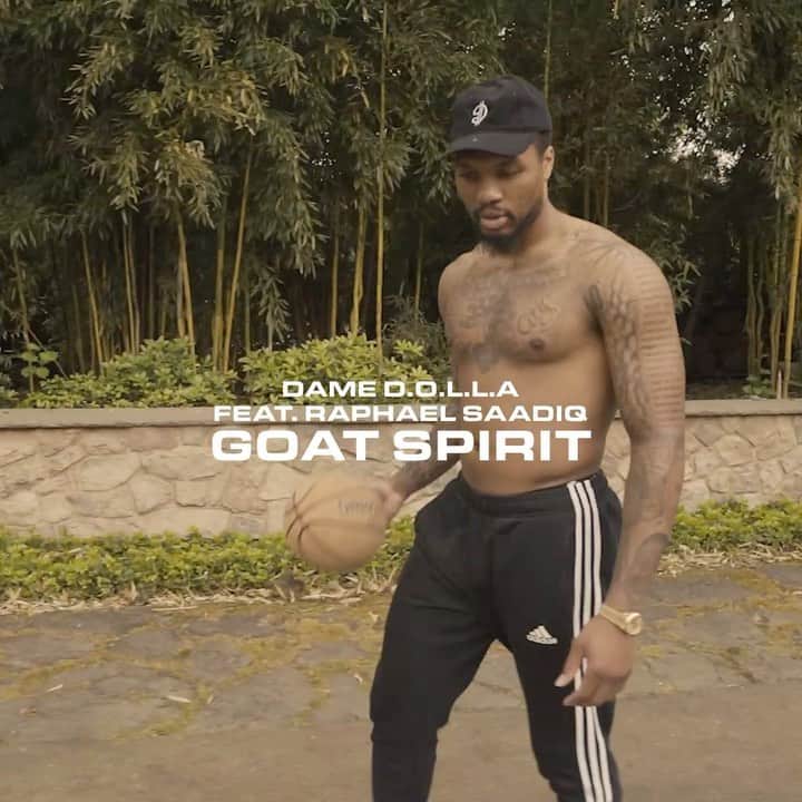 デイミアン・リラードのインスタグラム：「🐐 My new video for #GOATSpirit just dropped on my YouTube. Shot at my crib while I was sheltering in place with the fam. Hit the link in my bio to watch it now! Video by @brookfieldduece and @rileybrownpdx #DameDOLLA #FrontPageMusic」