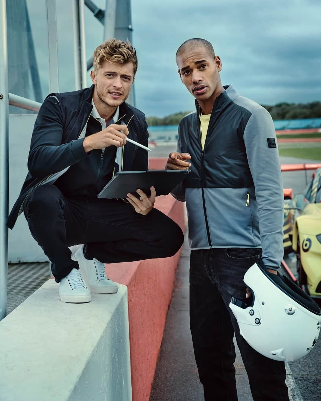 ハケットのインスタグラム：「For cooler summer days, lean on lightweight layers from our @astonmartinracingofficial collection. Explore our selection of jackets, gilets and knitwear today. #STAYHackett」