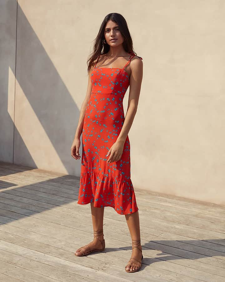 クーカイのインスタグラム：「Sublimez votre silhouette avec la robe midi Mae à bretelles. #kookai #ss20 #dress #style」