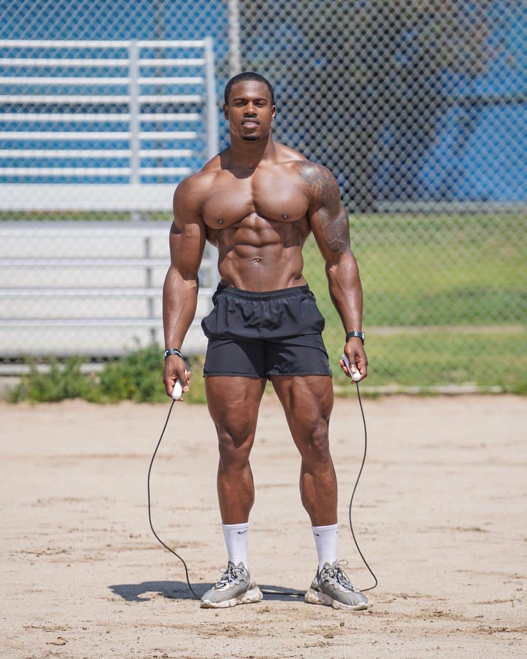 Simeon Pandaさんのインスタグラム写真 - (Simeon PandaInstagram)「My plyo jump rope routine is fast approaching 1M views! 🙌🏾 Go check it out and get in on this killer 10 min fat torching routine 💦 ⁣ ⁣ Sign up to the @elimin8challenge for your chance to win a share of $20,000 💵 & fly ✈️ 📍USA to train with me 💪 Head to Elimin8.com | Link in bio⁣ ⁣⁣⁣ 👉 Be sure to SUBSCRIBE to my YouTube channel: YouTube.com/simeonpanda 👈⁣⁣⁣⁣⁣⁣ Many more 🏠 home workouts all FREE at Youtube.com/simeonpanda ⁣⁣⁣⁣⁣⁣ ⁣⁣⁣ 💊 Follow @innosupps ⚡️ for all the supplements I use 👌⁣⁣⁣ ⁣ #simeonpanda #smartrope #jumprope #jumproperoutine #cardioroutine」6月13日 1時01分 - simeonpanda