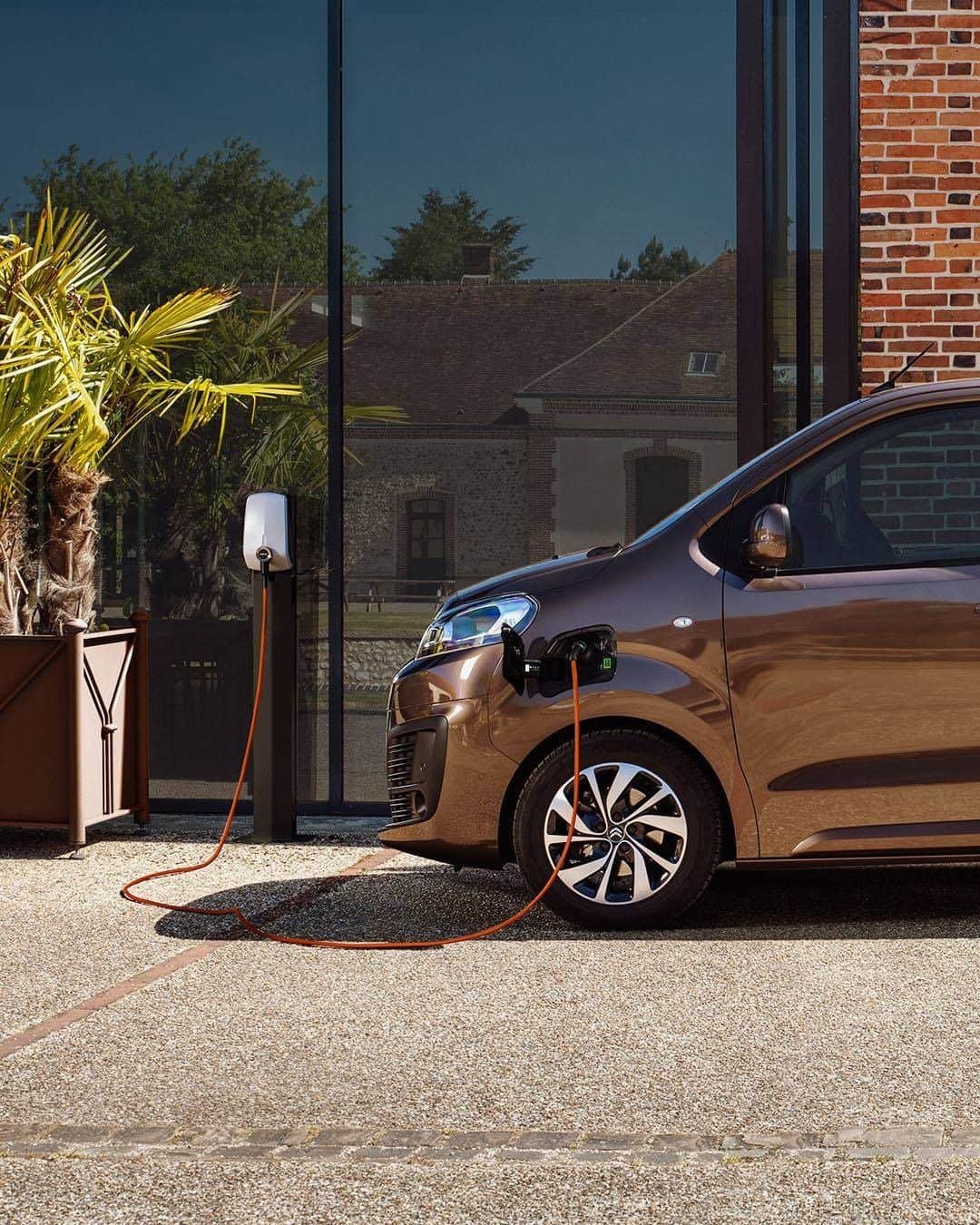 Citroënのインスタグラム：「Your New Citroën ë-SpaceTourer – 100% Ëlectric is fully charged with energy, like you⚡️ The family trip, even for 8 of you, can begin. #CitroënË_SpaceTourer #ËlectricForAll #InspirëdByYouAll #Vanlife #Family #Adventure #Passion #Travel #Holidays #Roadtrip #Nature #Design」