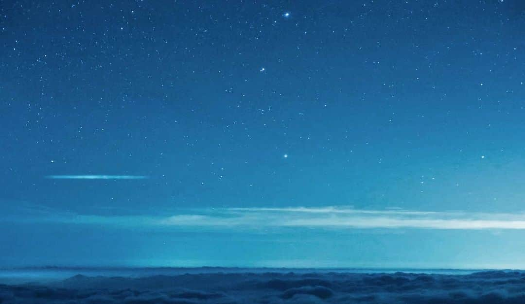 岩倉しおりさんのインスタグラム写真 - (岩倉しおりInstagram)「雲の上  夜は星を見上げて、朝は足元に雲海がひろがっていた。」6月13日 1時24分 - iwakurashiori