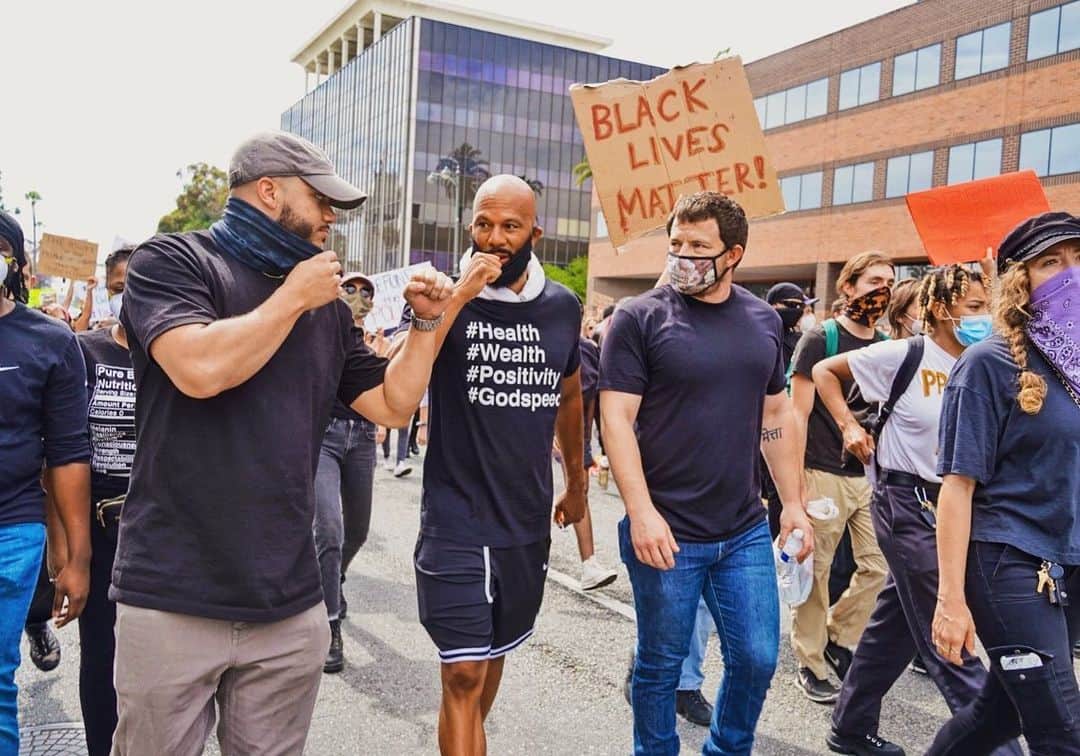 コモンさんのインスタグラム写真 - (コモンInstagram)「In. Solidarity. Photos by @JSalinas011 + @TrevDini. #BlackLivesMatter」6月13日 1時41分 - common