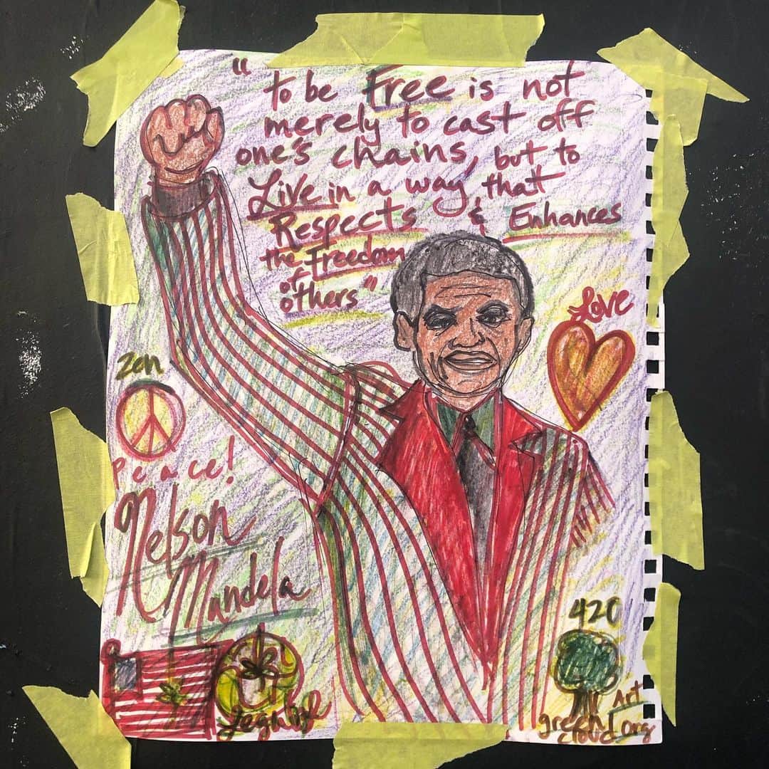 ミーナ・スヴァーリさんのインスタグラム写真 - (ミーナ・スヴァーリInstagram)「Some artwork from the neighborhood. ✨🖤✊🏻 #BlackLivesMatter #BLM #EducateDontHate 🤟🏻#FreeYourMind #NoJusticeNoPeace」6月13日 1時44分 - menasuvari