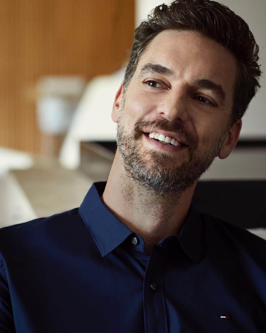 パウ・ガソルのインスタグラム：「Usa tu sonrisa para cambiar el mundo y no dejes que el mundo cambie tu sonrisa. 😀」