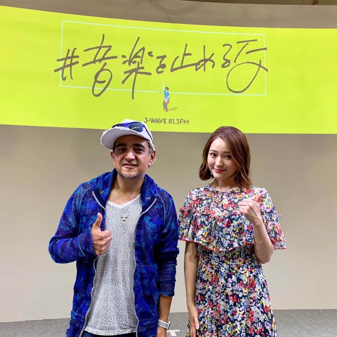 のインスタグラム：「今日は高輪ゲートウェイにある　＃jwave #nihonmonolounge で平日毎日行われているアーティストライブ BiginningsのMCを担当しました🎙 Liveを披露してくれたのは先月ご入籍🎉おめでとうなChayちゃん🎤弾き語りのライブ気持ちよかったなー　そしてこのnihonmono loungeかなりゆったり気持ち良い空間 サケタワーも圧巻‼️ 早く営業出来るといいな そしたらなんかやりたい笑 @chay1023_official  #音楽を止めるな」
