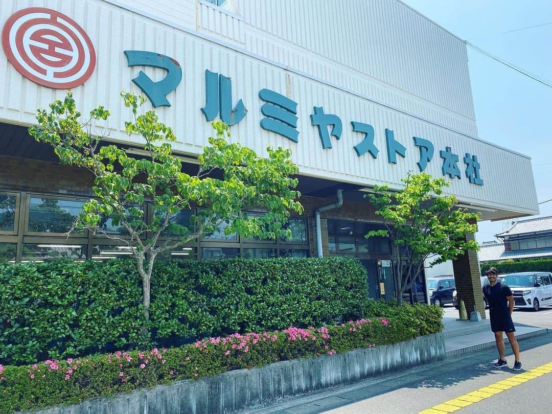 伊佐耕平のインスタグラム：「【1人スポンサー様訪問】  AD BOARD SPONSORS 株式会社マルミヤストア様  いつもありがとうございます! これからも宜しくお願い致します!  #1人スポンサー様訪問 #株式会社マルミヤストア様 #人生は常に今から #感謝」