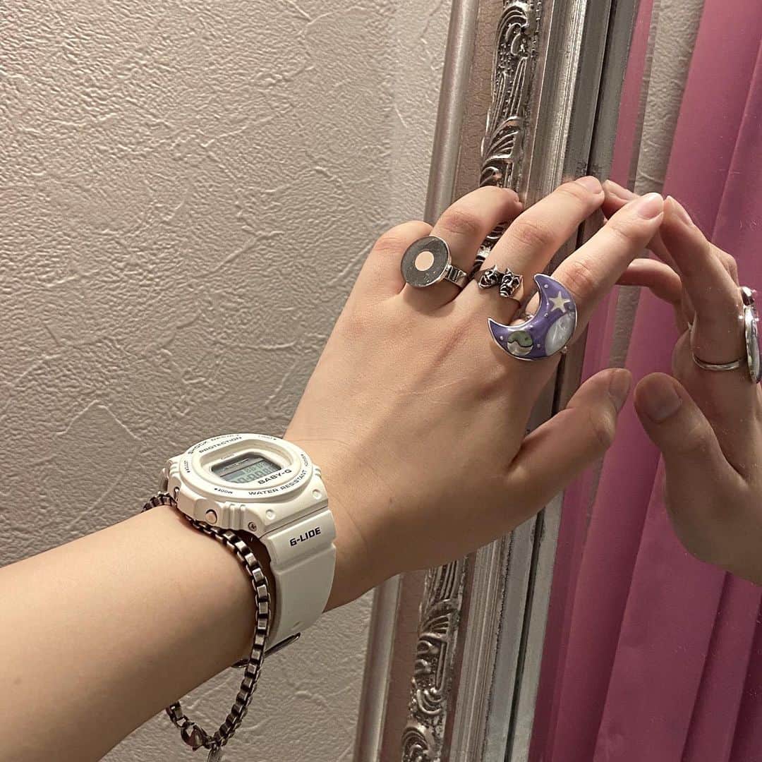 相羽瑠奈さんのインスタグラム写真 - (相羽瑠奈Instagram)「昨日の左手と右手 💍 なんか左手の甲に傷跡あるな？！覚えてない🤔」6月12日 17時49分 - rone.runa