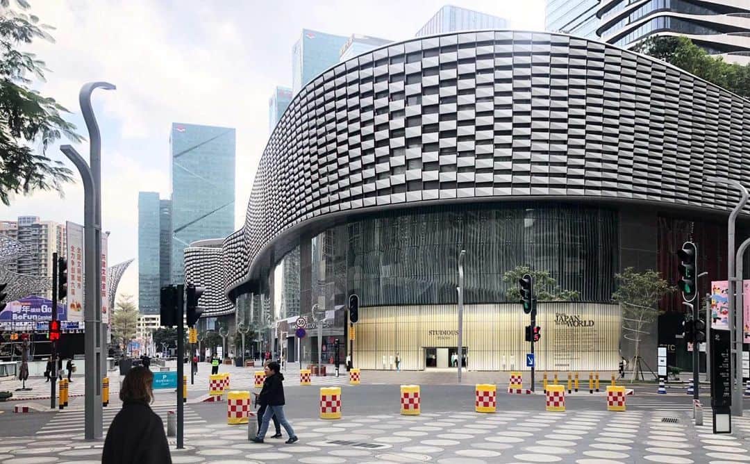 谷正人のインスタグラム：「来週、6月20日土曜日は STUDIOUS TOKYO 深圳店のオープンです。 福田エリアにある深圳最大級のショッピングモール、 卓悦中心(One Avenue)の角地の路面、120坪越えの大型店です。 アジアのシリコンバレーであり、平均年齢30歳と言われるこの新しい街と共に成長していきたいですね！ #china #studious #studioustokyo #深圳 #shenzhen #卓悦中心 #oneavenue」