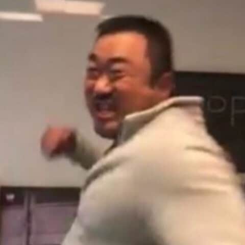 후추네큰언니のインスタグラム：「#동묘시장고양이학대  관련 청원 저의 프로필 링크에 있으니 한 번씩 관심과 서명 부탁드려요.  세상.. 아직도 저런식으로 살아있는 생명을 다루는 버러지같은 것들이 있군요?  동물학대관련해서 본보기를 보여줬으면 하는 바람입니다.」