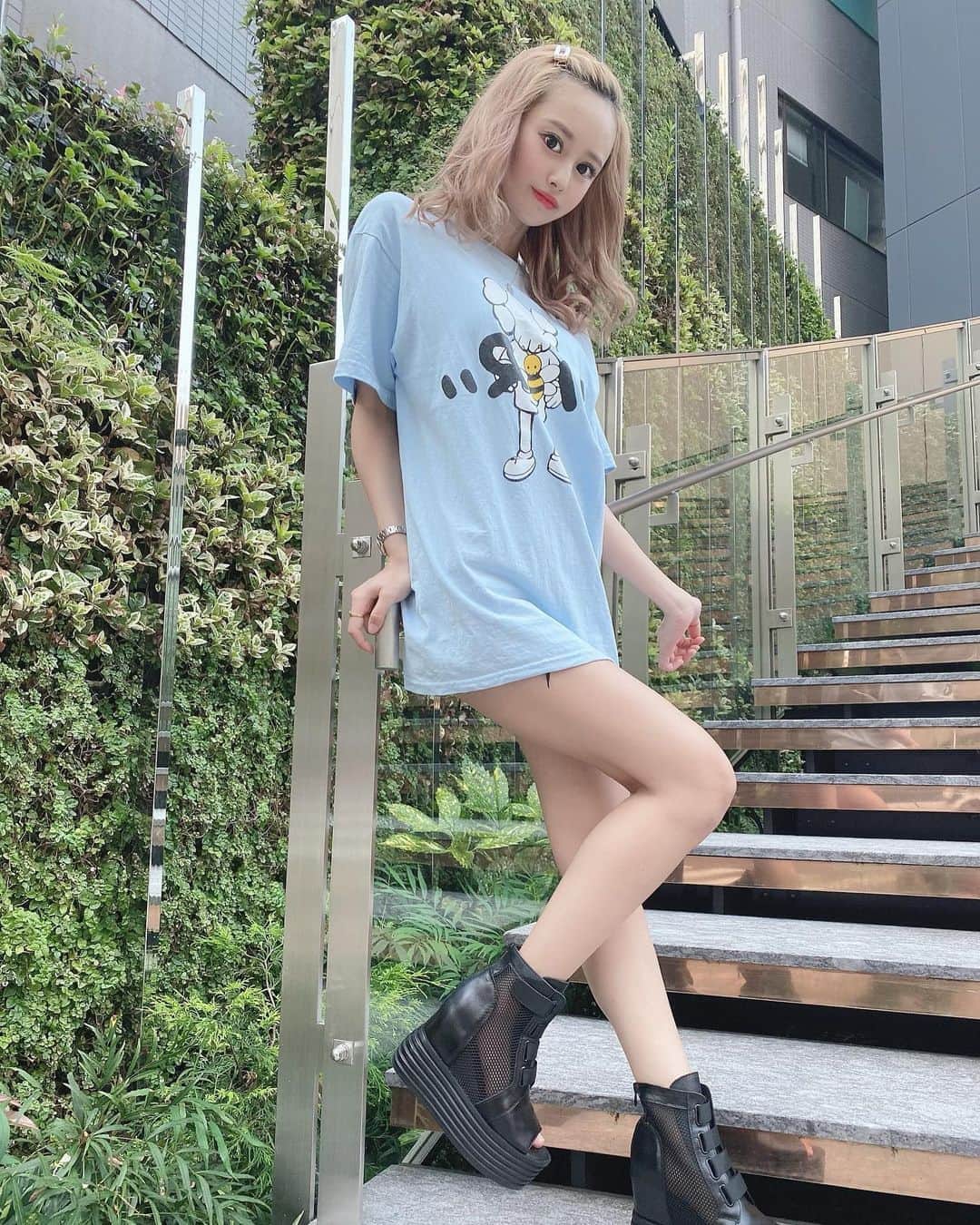 のインスタグラム：「. . 今日あっっっついね！🌞 . マスクしながら動いたら 貧血になりかけたよ😿😿笑 . . Ｔシャツ (( @anthem001 )) . . 水分補給忘れずに🌞🤍 . . #ダイエット #トレーニング #尻トレ #自宅トレーニング #ヒップアップ #ファッション #楽痩せ #バストアップ #ダイエットメニュー #酵素ドリンク #酵素 #着圧ソックス #メイク #ランジェリー #ワンピースコーデ #ワンピース #chanel #diet #bodymake #training #ゆるコーデ #tシャツ #tシャツコーデ」