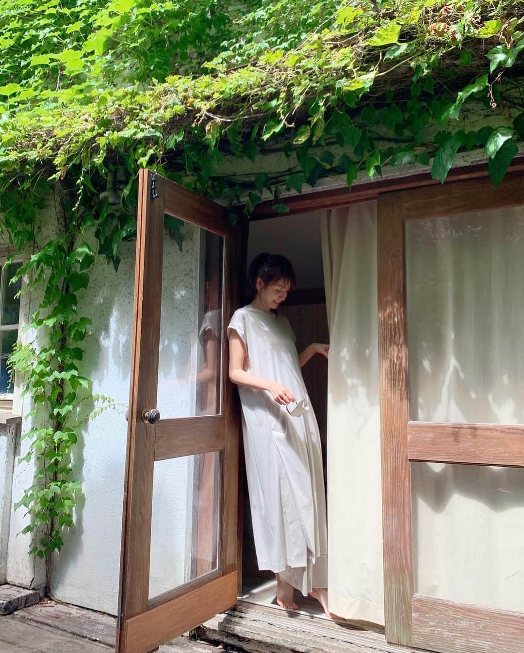 美香さんのインスタグラム写真 - (美香Instagram)「@yukimikawashima 幸美ちゃんが作ったワンマイルウェア☺️ ワンピ、ブラトップ、パンツ、マスクの4点セット💚 環境や身体に優しいオーガニックコットンを使用しているそう🍀 生地がサラサラしていてシワにもなりにくくて着心地最高っ💙 背中がカワイイよっ😉」6月12日 18時01分 - mikaofficial99