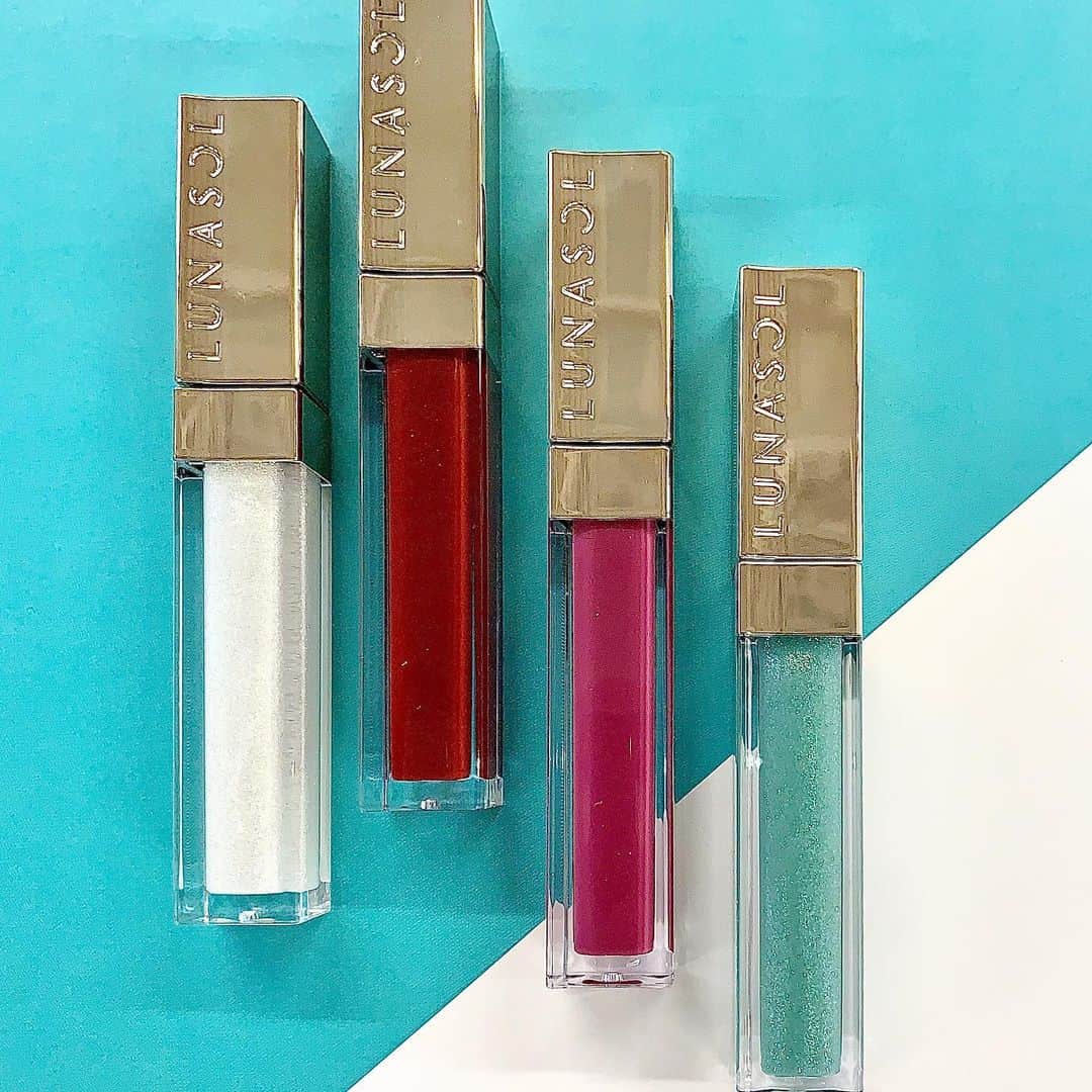 ISETAN MiRRORさんのインスタグラム写真 - (ISETAN MiRRORInstagram)「.﻿ 発売中﻿ ﻿ 【LUNASOL】﻿ ﻿ 2020 SUMMER﻿ "AQUA CHAOS"﻿ ﻿ アイ カラーレーション 限定色﻿ ジェル オイル リップス 全11色(限定4色)﻿ ネイルポリッシュ 全10色 (限定6色)﻿ ネイルプライマー﻿ デューイコート﻿ ラディアントスティック﻿ ﻿ ﻿ 濡れたようなつやめきを添える、洗練されたモード感のあるアイテムが登場。﻿ 夏らしいディープカラーから鮮やかなカラーまで揃ったサマーコレクション。﻿ ﻿ ﻿ LUNASOLお取り扱い店舗はイセタン ミラーHPをご覧ください。﻿ @isetanmirror ﻿ ※店舗により取扱商品、在庫状況が異なります。詳しくは、店頭またはお電話にてご確認下さい。﻿ ﻿ ﻿ #isetanmirror #イセタンミラー﻿ #lunasol #ルナソル #kanebo #カネボウ ﻿ #aquachaos  #ジェルオイルリップス #アイカラーレーション #ルナソルネイルポリッシュ #ラディアントスティック ﻿ #2020summer #サマーコレクション #2020ss #summermakeup #サマーメイク #夏コスメ #リップ #グロス #アイシャドウ #ネイルポリッシュ #ディープカラー #アイメイク #マスクメイク #新作コスメ #限定コスメ #デパコス #美容 #makeup #cosmetics」6月12日 18時11分 - isetanmirror