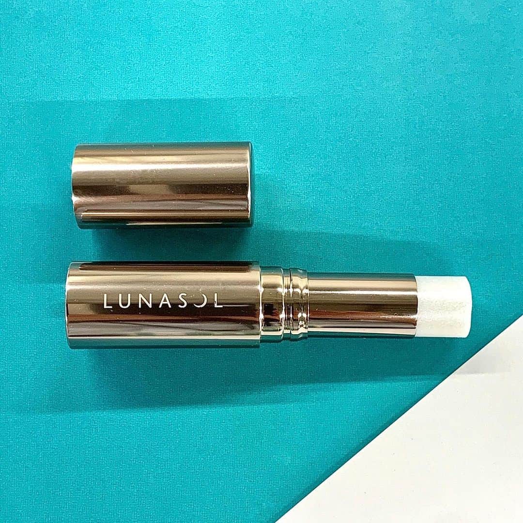 ISETAN MiRRORさんのインスタグラム写真 - (ISETAN MiRRORInstagram)「.﻿ 発売中﻿ ﻿ 【LUNASOL】﻿ ﻿ 2020 SUMMER﻿ "AQUA CHAOS"﻿ ﻿ アイ カラーレーション 限定色﻿ ジェル オイル リップス 全11色(限定4色)﻿ ネイルポリッシュ 全10色 (限定6色)﻿ ネイルプライマー﻿ デューイコート﻿ ラディアントスティック﻿ ﻿ ﻿ 濡れたようなつやめきを添える、洗練されたモード感のあるアイテムが登場。﻿ 夏らしいディープカラーから鮮やかなカラーまで揃ったサマーコレクション。﻿ ﻿ ﻿ LUNASOLお取り扱い店舗はイセタン ミラーHPをご覧ください。﻿ @isetanmirror ﻿ ※店舗により取扱商品、在庫状況が異なります。詳しくは、店頭またはお電話にてご確認下さい。﻿ ﻿ ﻿ #isetanmirror #イセタンミラー﻿ #lunasol #ルナソル #kanebo #カネボウ ﻿ #aquachaos  #ジェルオイルリップス #アイカラーレーション #ルナソルネイルポリッシュ #ラディアントスティック ﻿ #2020summer #サマーコレクション #2020ss #summermakeup #サマーメイク #夏コスメ #リップ #グロス #アイシャドウ #ネイルポリッシュ #ディープカラー #アイメイク #マスクメイク #新作コスメ #限定コスメ #デパコス #美容 #makeup #cosmetics」6月12日 18時11分 - isetanmirror