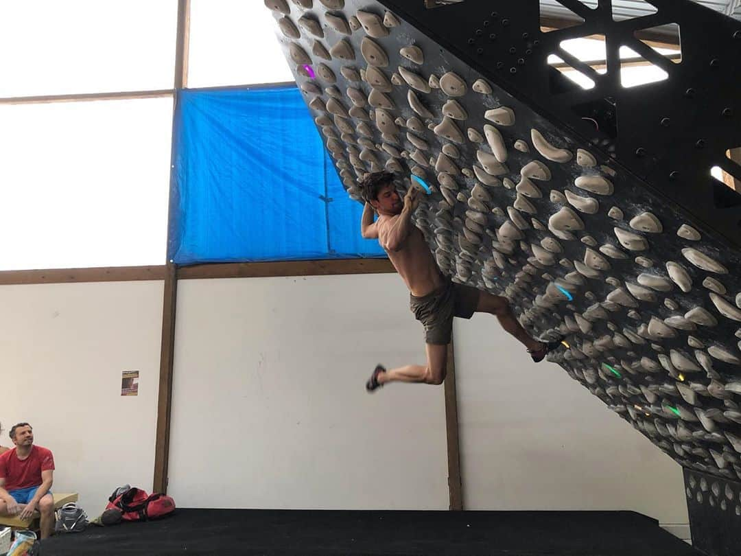 ヤン・ホイヤーさんのインスタグラム写真 - (ヤン・ホイヤーInstagram)「Kilterboard session @duisburg.einstein.boulder 💪 @mammut_swiss1862  @madrockclimbing」6月12日 18時21分 - janhojer