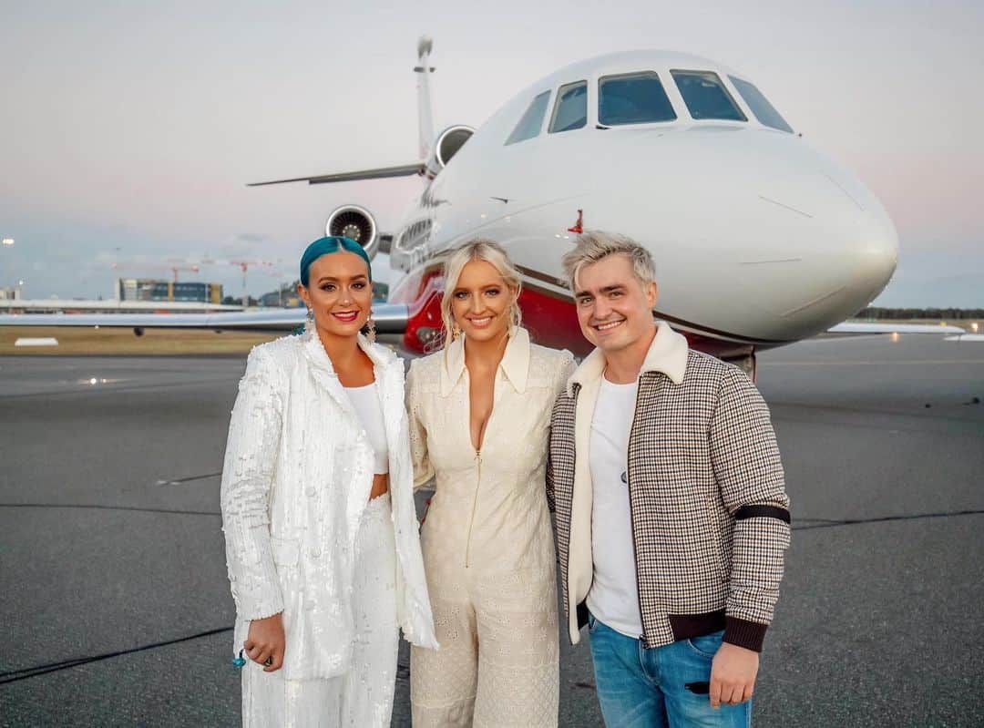 シェパードのインスタグラム：「Hello weekenders 👋 we’ve arrived, please prepare for landing. ✈️ Photo: @lukemarsdenphoto」