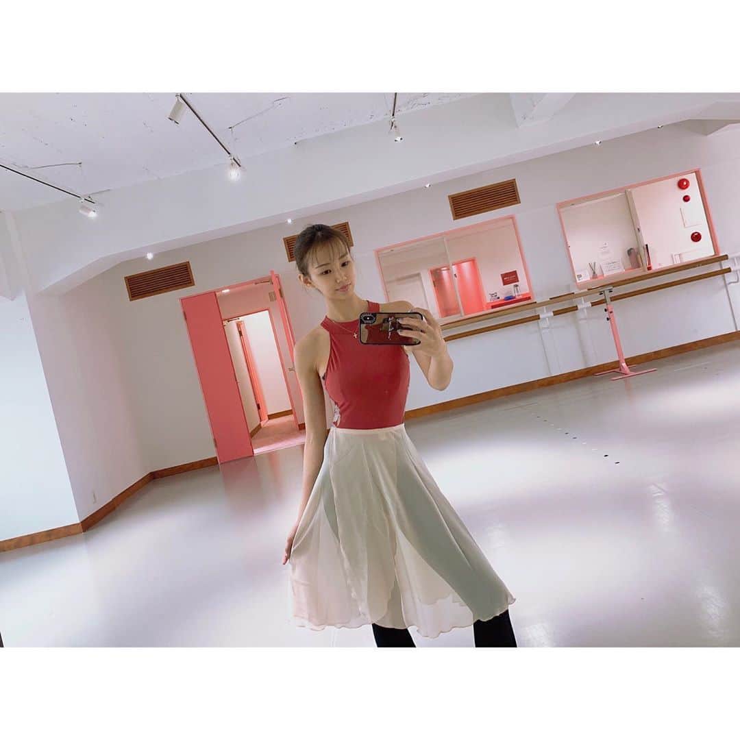 yu-yu.（友癒）さんのインスタグラム写真 - (yu-yu.（友癒）Instagram)「. レオタードが可愛い😍💕 シルビアの新作のスカート🩰 . #ballet #balletclass #balletteacher #バレエ #シルビア」6月12日 18時44分 - ____yu_yu____