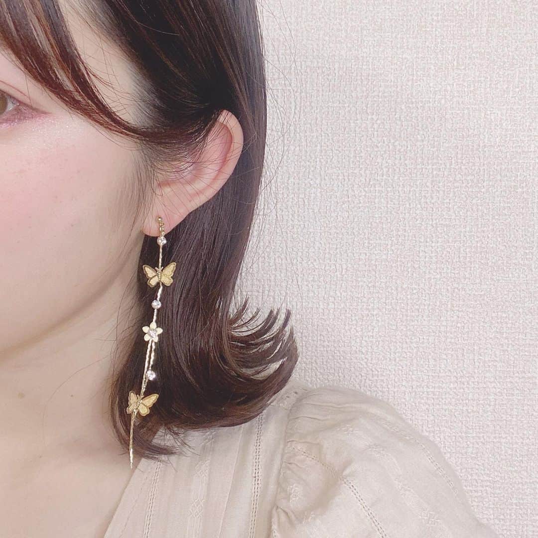 青木菜花のインスタグラム：「.﻿ .﻿ みんなが沢山褒めてくれるからボブ気に入ってしまった💇🏻‍♀️﻿ ﻿ このピアスめっちゃ可愛い〜〜🥺💓﻿ .﻿ .﻿ #ボブ #ボブヘアー #ピアス #アクセサリー #instalike #instagood #lfl #l4l」