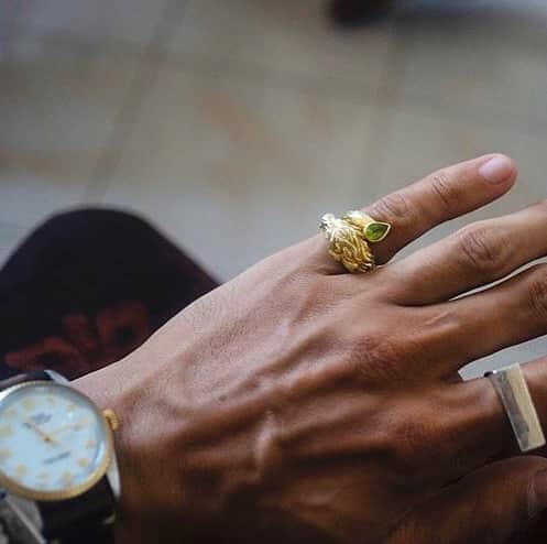 ベックスロックスのインスタグラム：「#objectswithmeaning ⠀⠀⠀⠀⠀⠀⠀⠀⠀ A grandfathers watch, a hand carved lion ring preserving craftsmanship and a modern hand made design made in Bali.  Stories of past, present and future. Linking cultures, nostalgia and encouragement for the now.  @rebeccamannersbespoke ⠀⠀⠀⠀⠀⠀⠀⠀⠀ #sustainableluxury #objectswithmeaning #nostalgia #artisanmade ⠀⠀⠀⠀⠀⠀⠀⠀⠀」