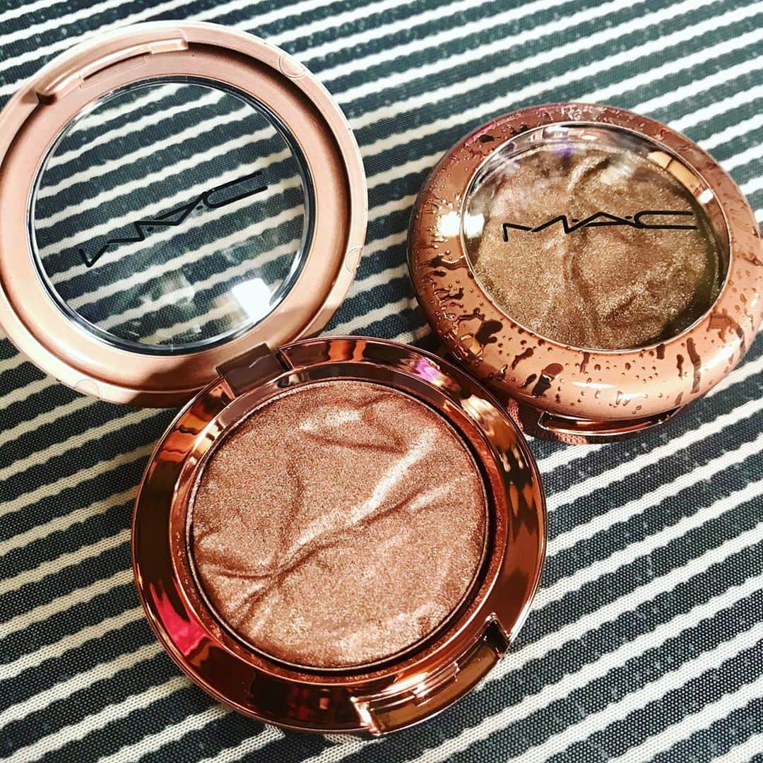 小嶋晶子のインスタグラム：「I 💙 cosmetics! #mac #bronzingcollrction #eyeshadow #sandtropez #monaco-co #ブロンジングコレクション #サンドトロペ #モナココ」