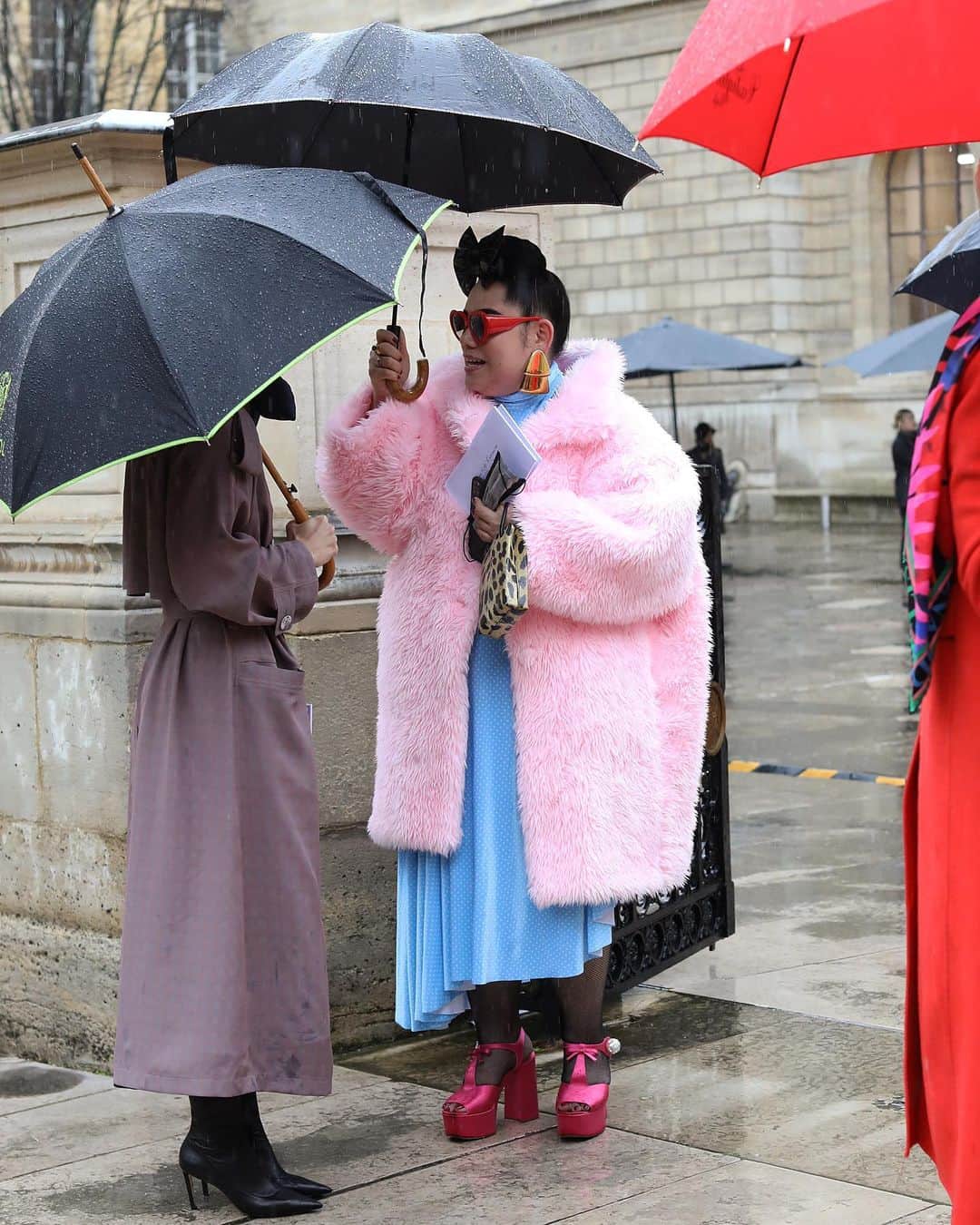 Lee Oliveiraのインスタグラム：「2nd March 2020 Ecole Nationale Supérieure des Beaux-Arts, Paris @katieismonster . . . . . #pfw #streetphotography #streetstyle #mode #style #thomebrowne #paris」